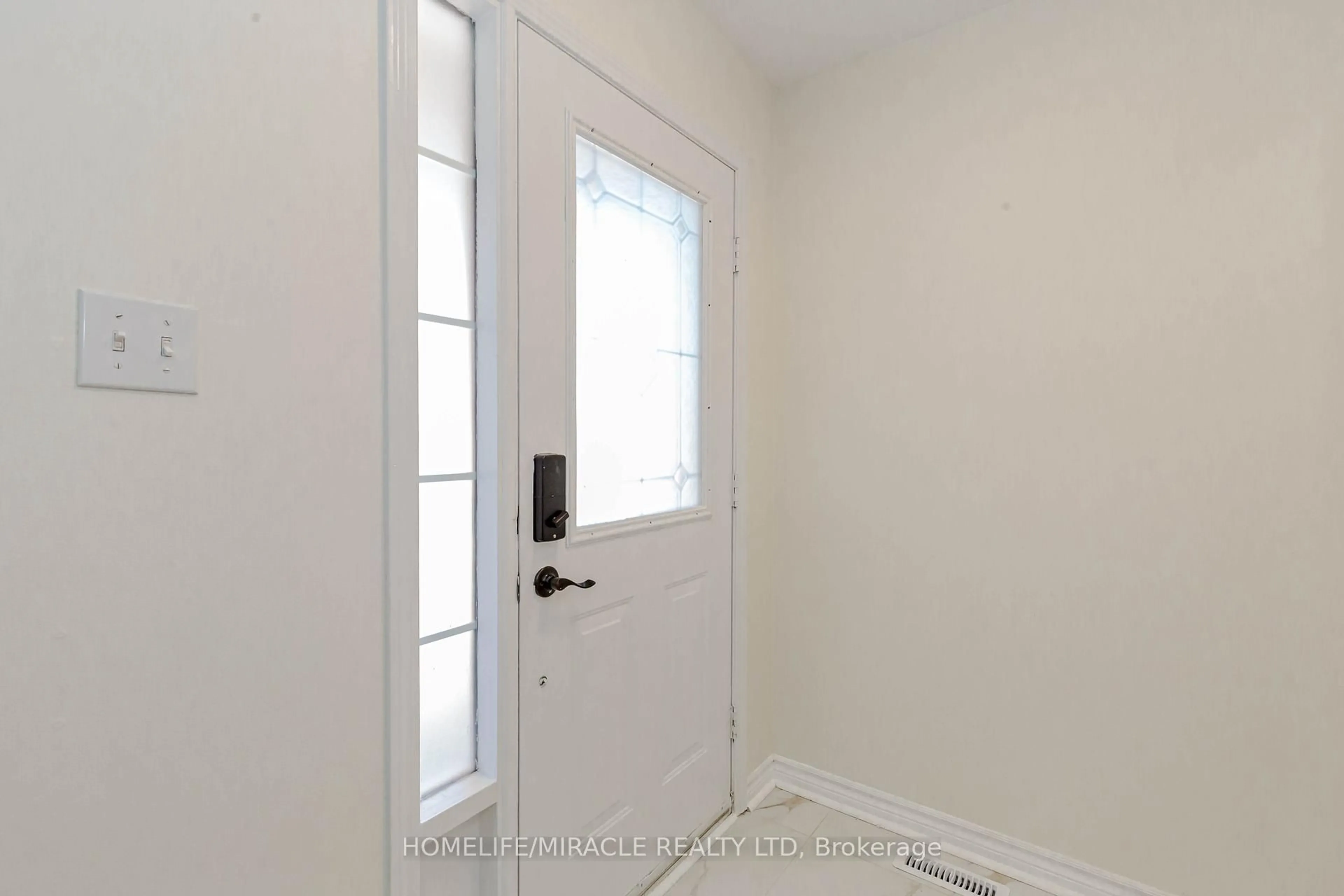 Indoor entryway for 56 Summerdale Cres, Brampton Ontario L6X 4V9