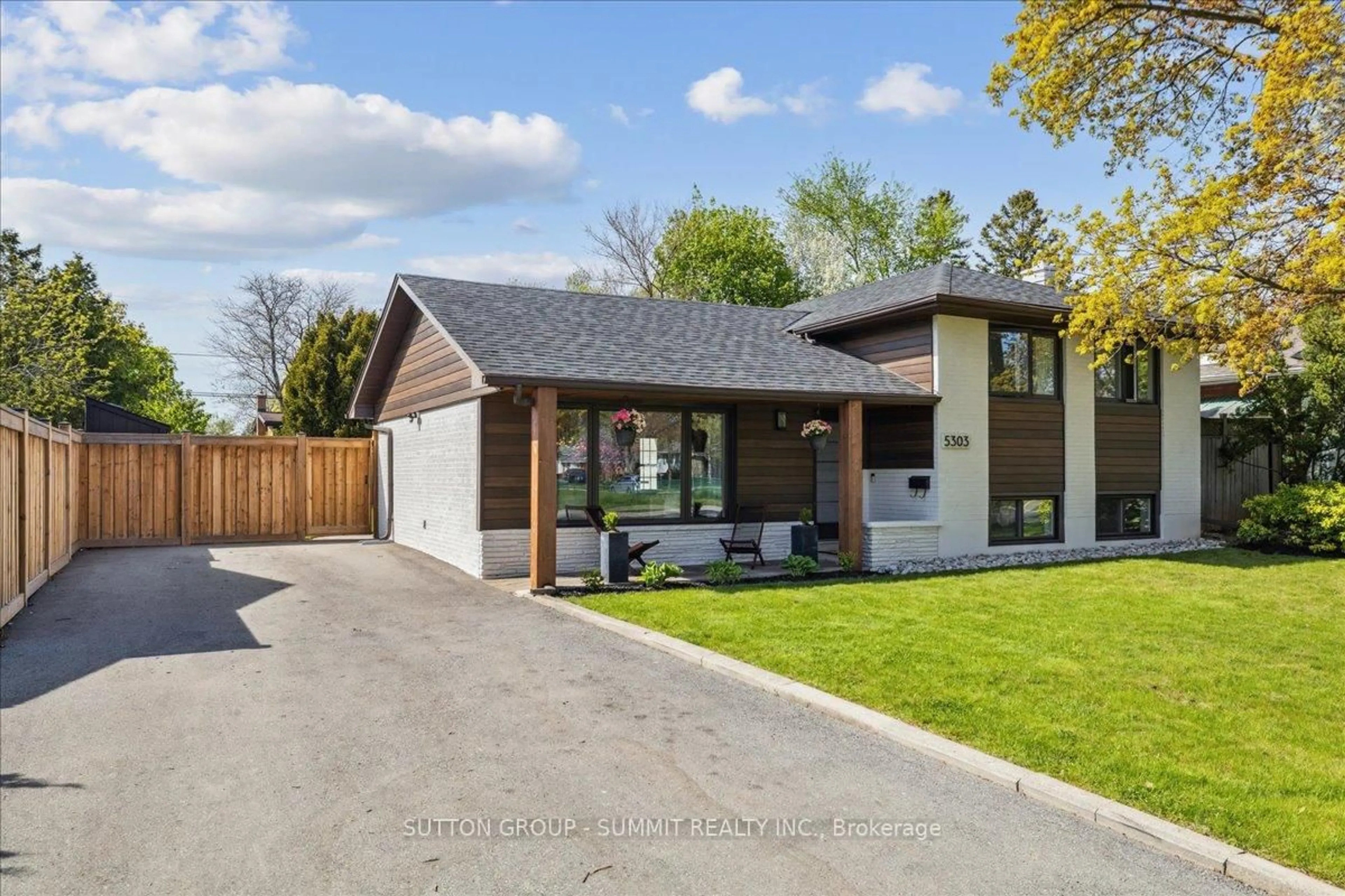 Home with brick exterior material, street for 5303 Spruce Ave, Burlington Ontario L7L 1N4