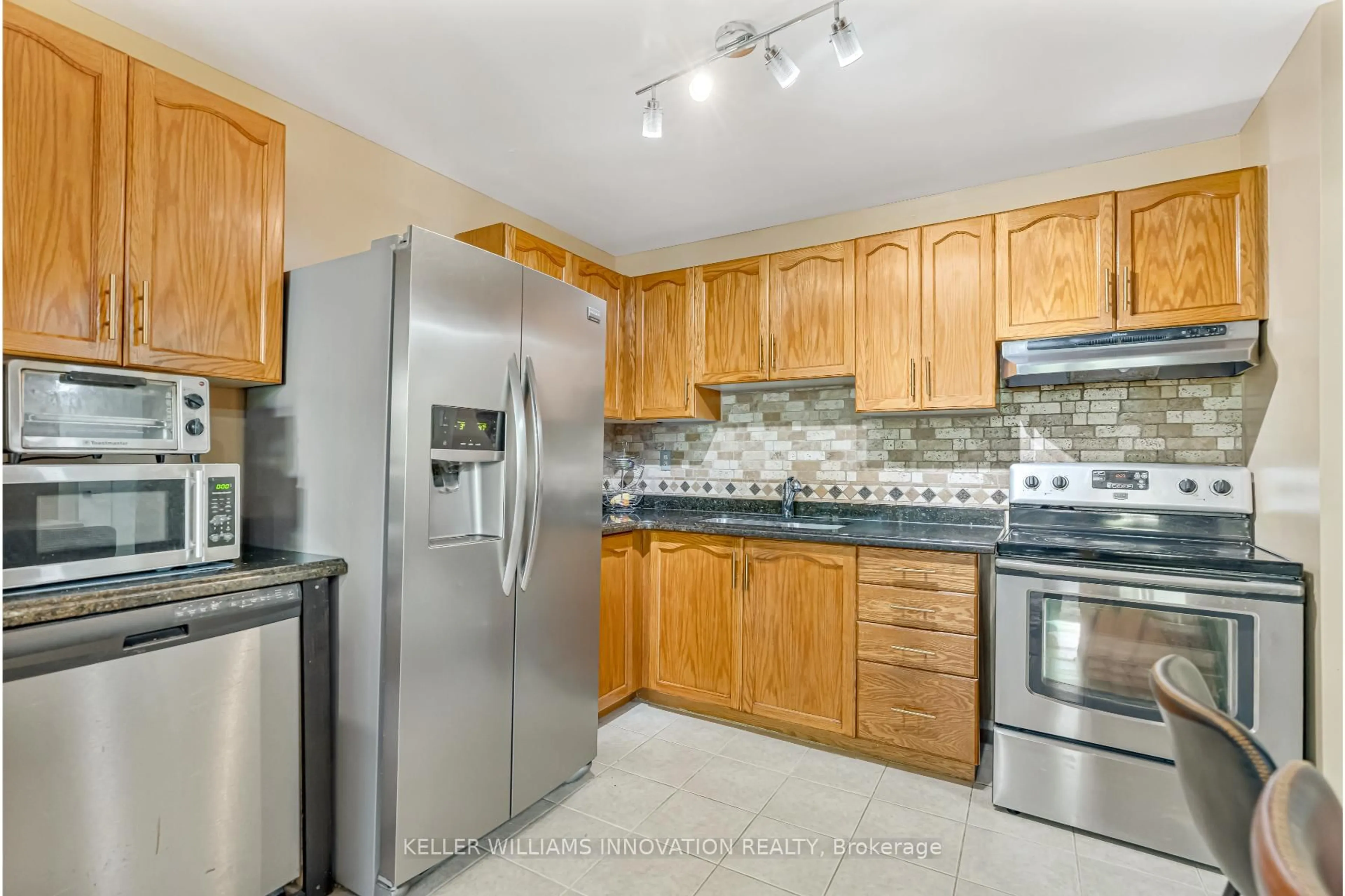 Standard kitchen, unknown for 1050 Falgarwood Dr #121, Oakville Ontario L6H 2P3
