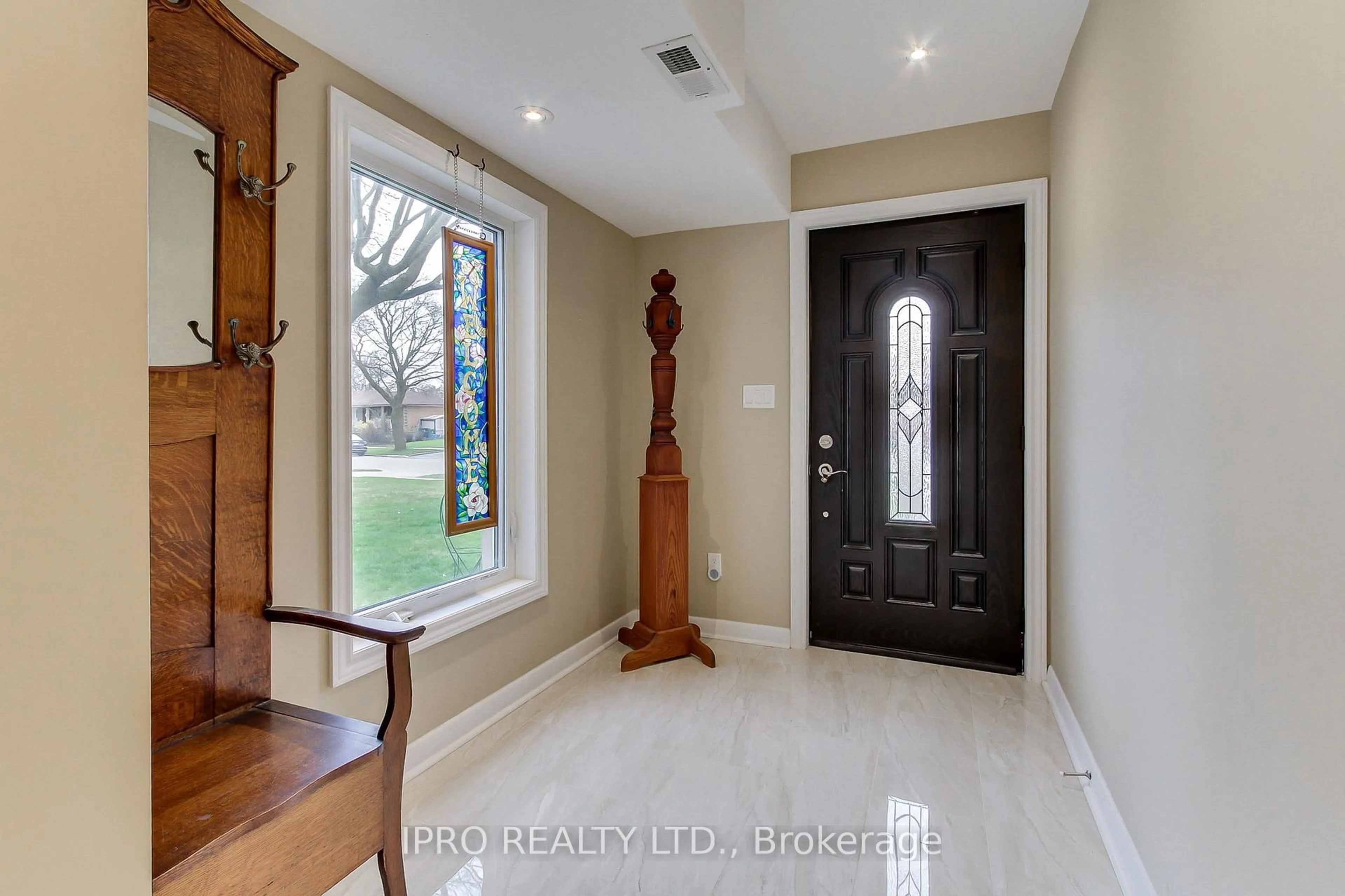 Indoor entryway for 9 Norby Cres, Toronto Ontario M9P 1L7