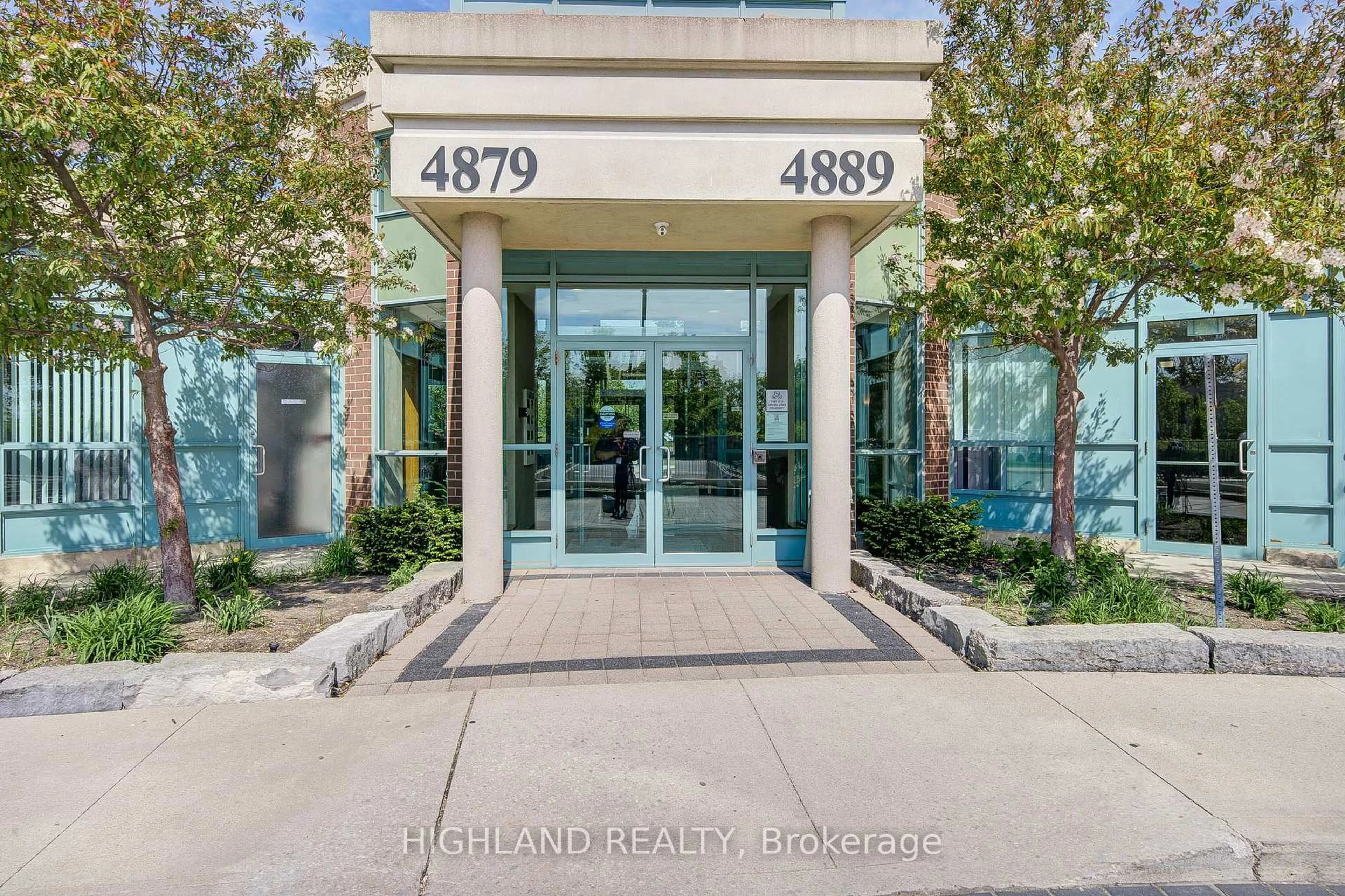 Indoor entryway for 4879 Kimbermount Ave #1505, Mississauga Ontario L5M 7R8