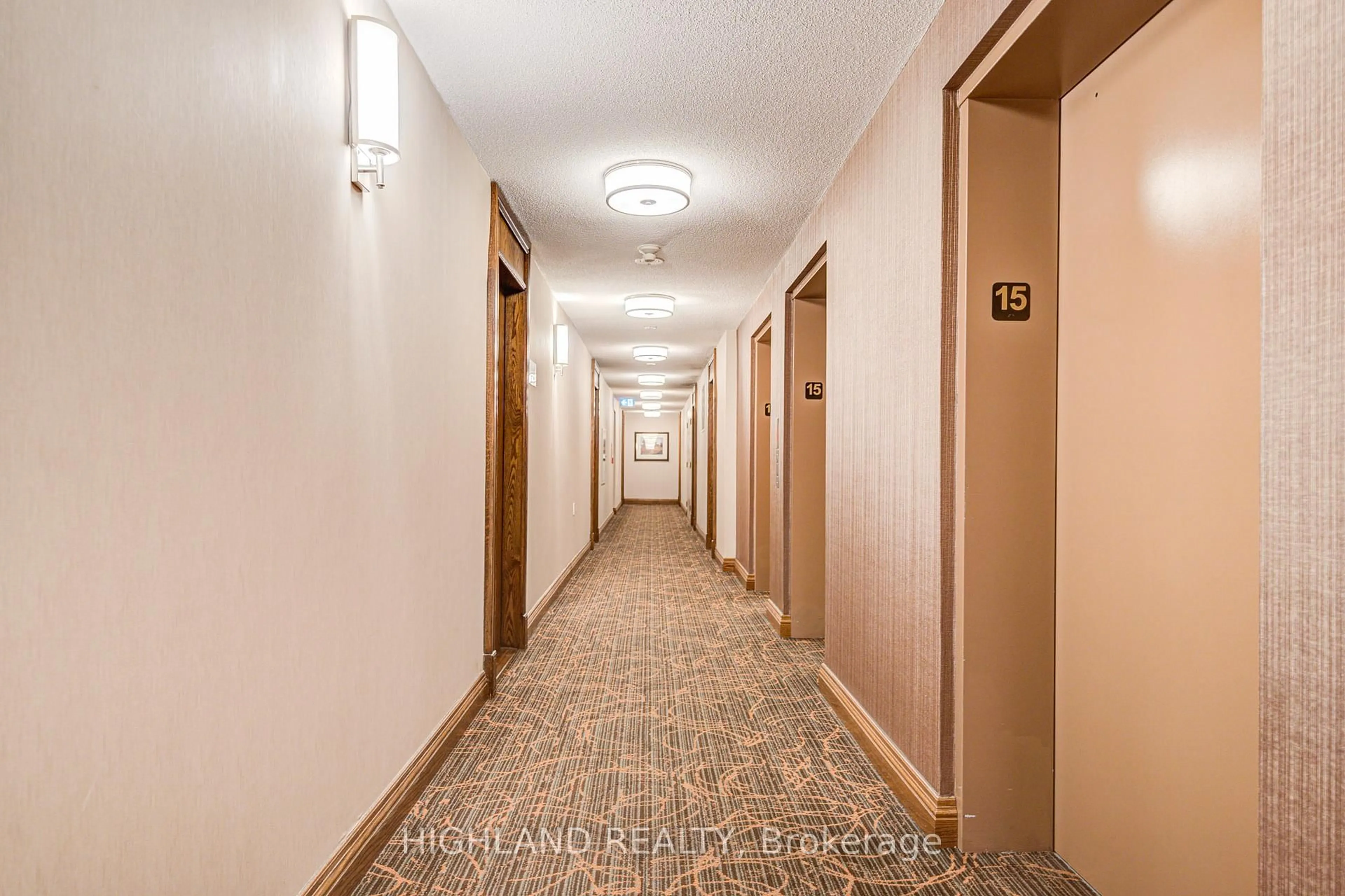 Indoor foyer for 4879 Kimbermount Ave #1505, Mississauga Ontario L5M 7R8