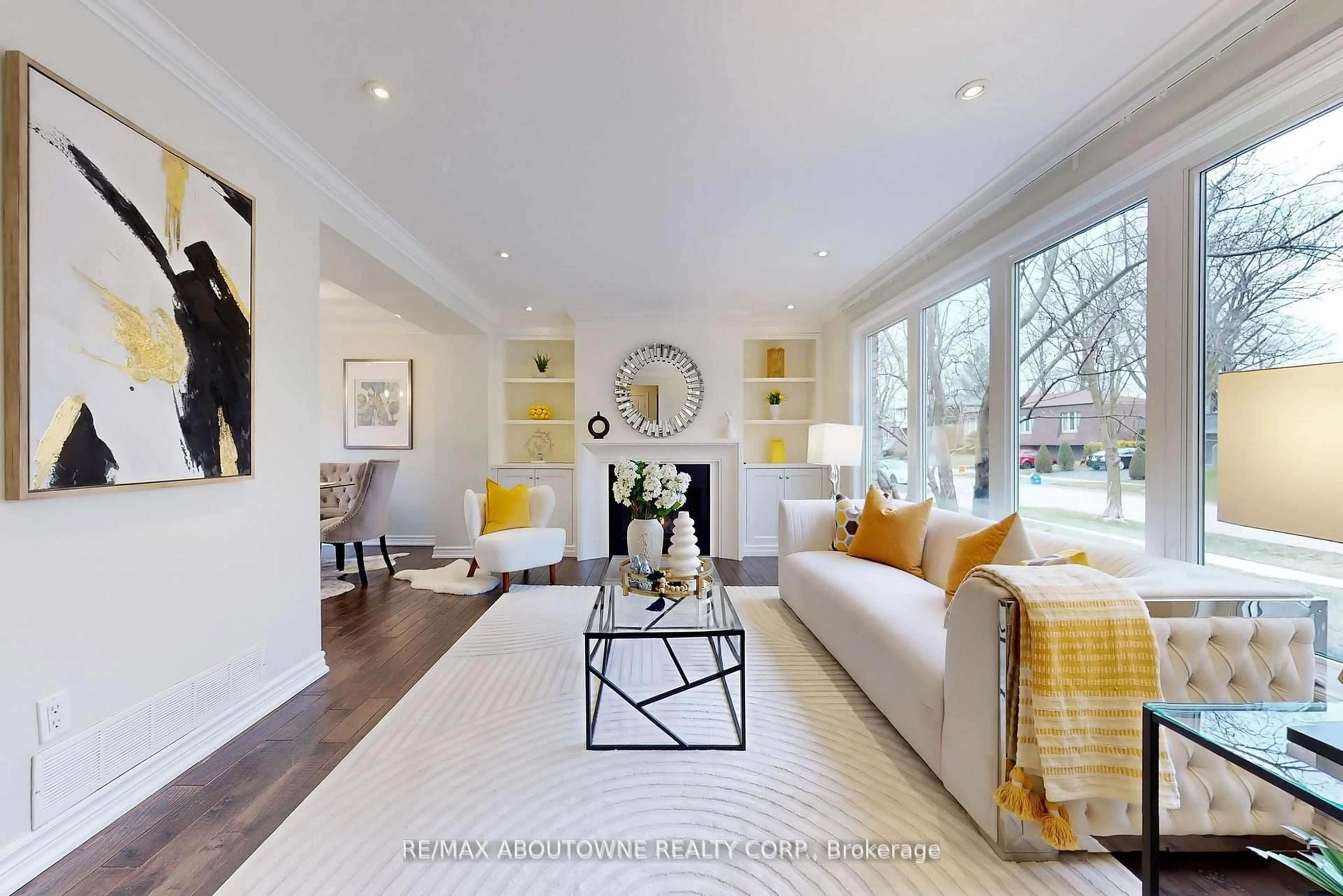 Living room with furniture, unknown for 434 BROOKMILL Rd, Oakville Ontario L6J 5K5