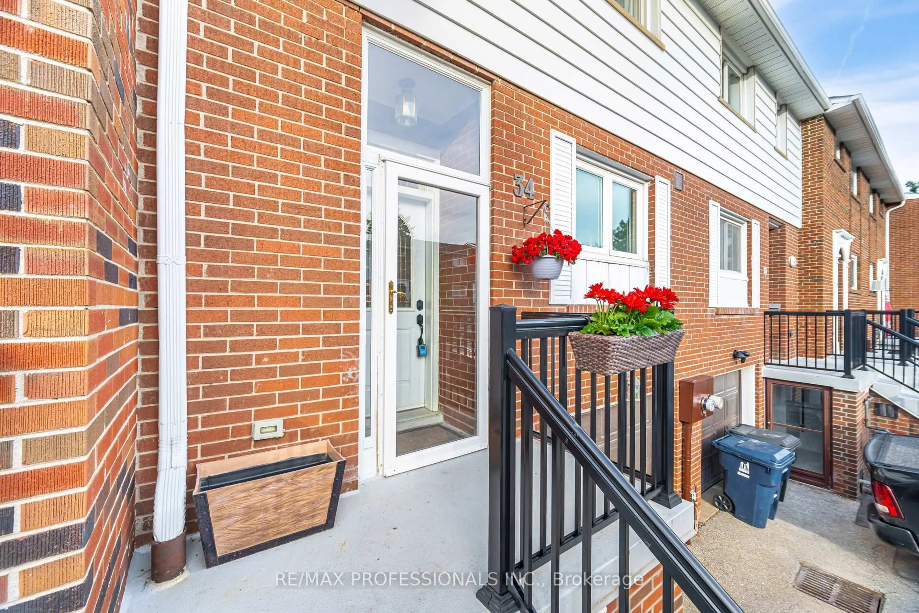 Indoor entryway for 582 Renforth Dr #34, Toronto Ontario M9C 3V9