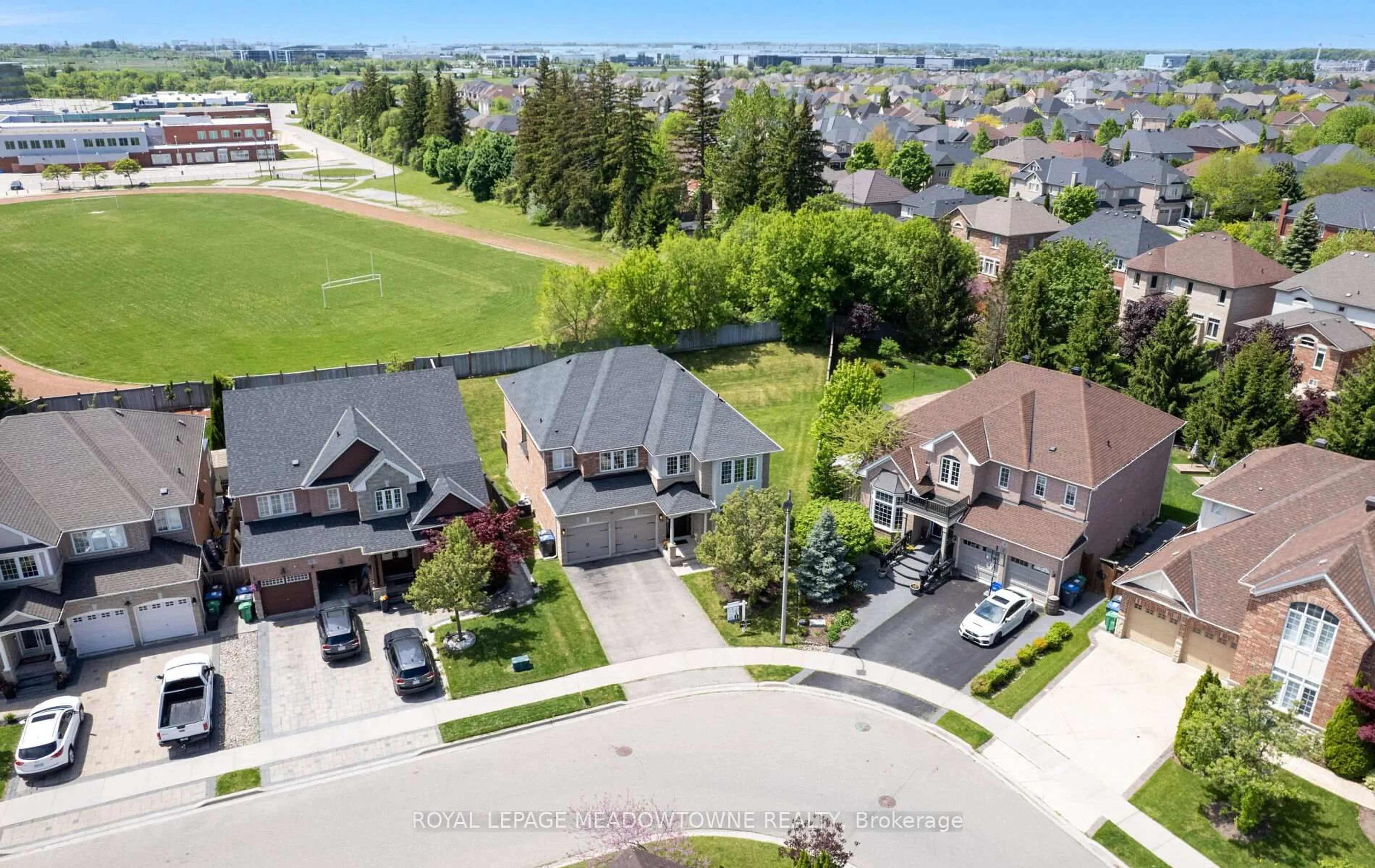 A pic from outside/outdoor area/front of a property/back of a property/a pic from drone, unknown for 6 Xavier Crt, Brampton Ontario L6Y 5S1