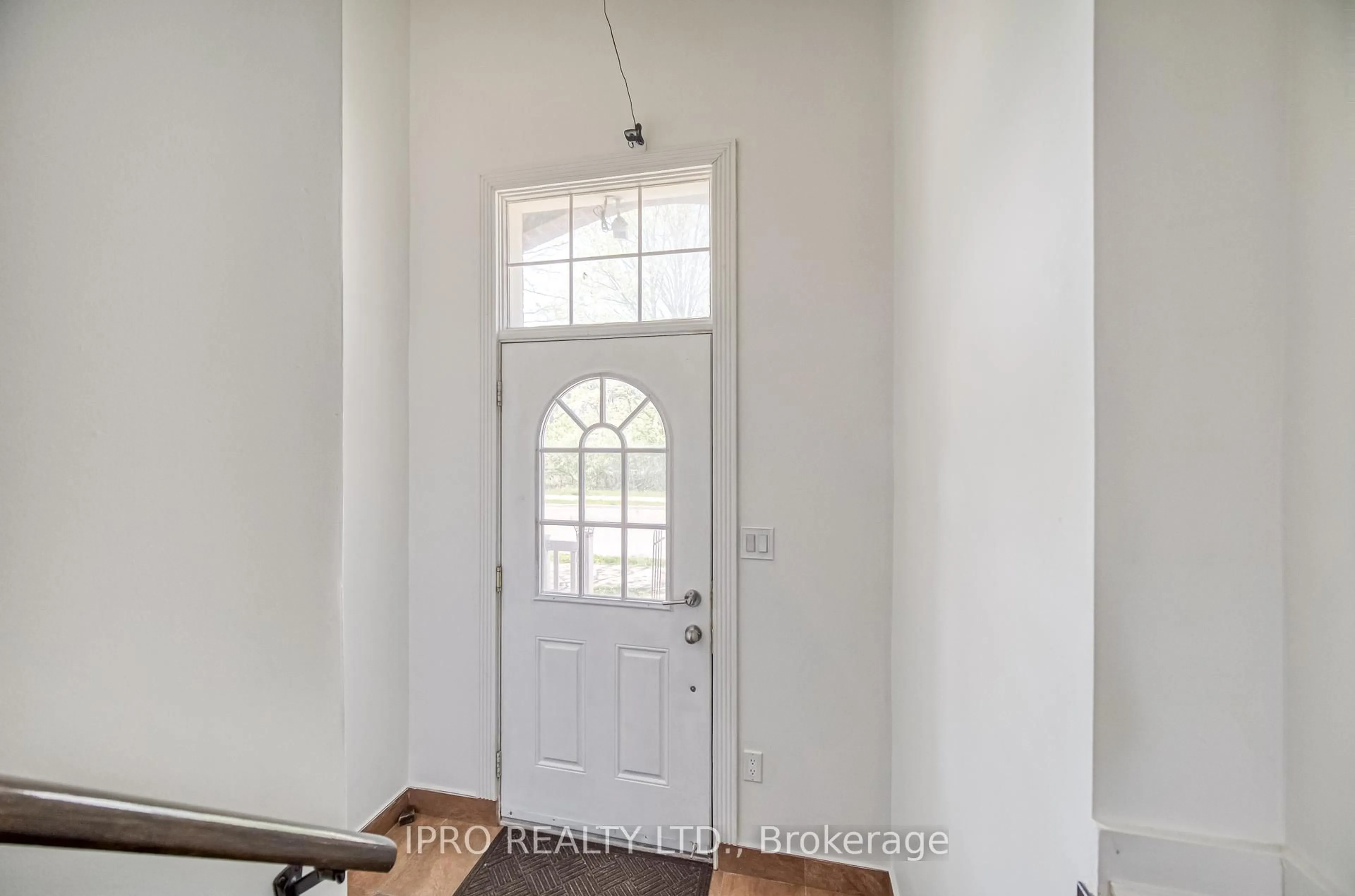 Indoor entryway for 239 Assiniboine Rd, Toronto Ontario M3J 0E3