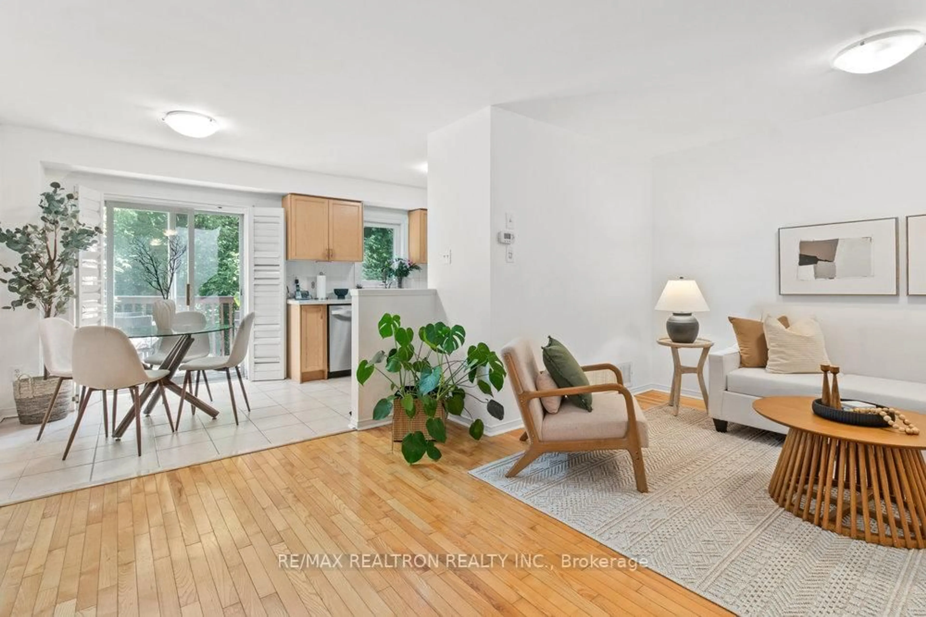 Living room with furniture, unknown for 31 Treeland Way #16, Toronto Ontario M3M 3H7