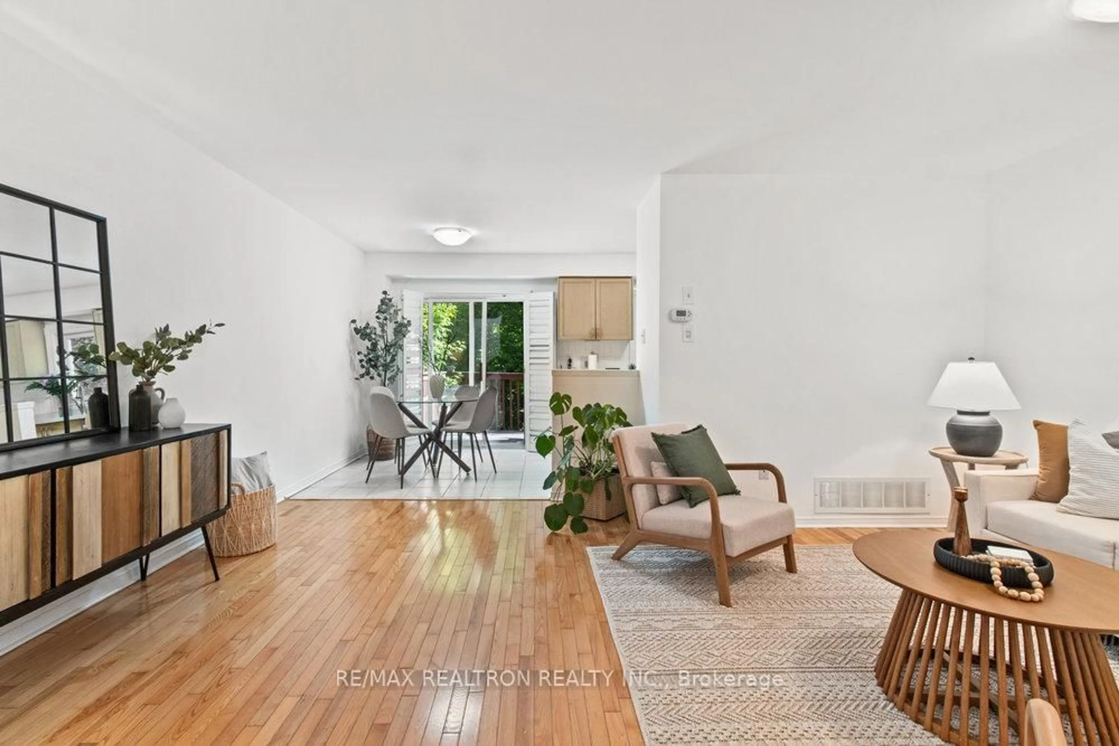 Unknown for 31 Treeland Way #16, Toronto Ontario M3M 3H7