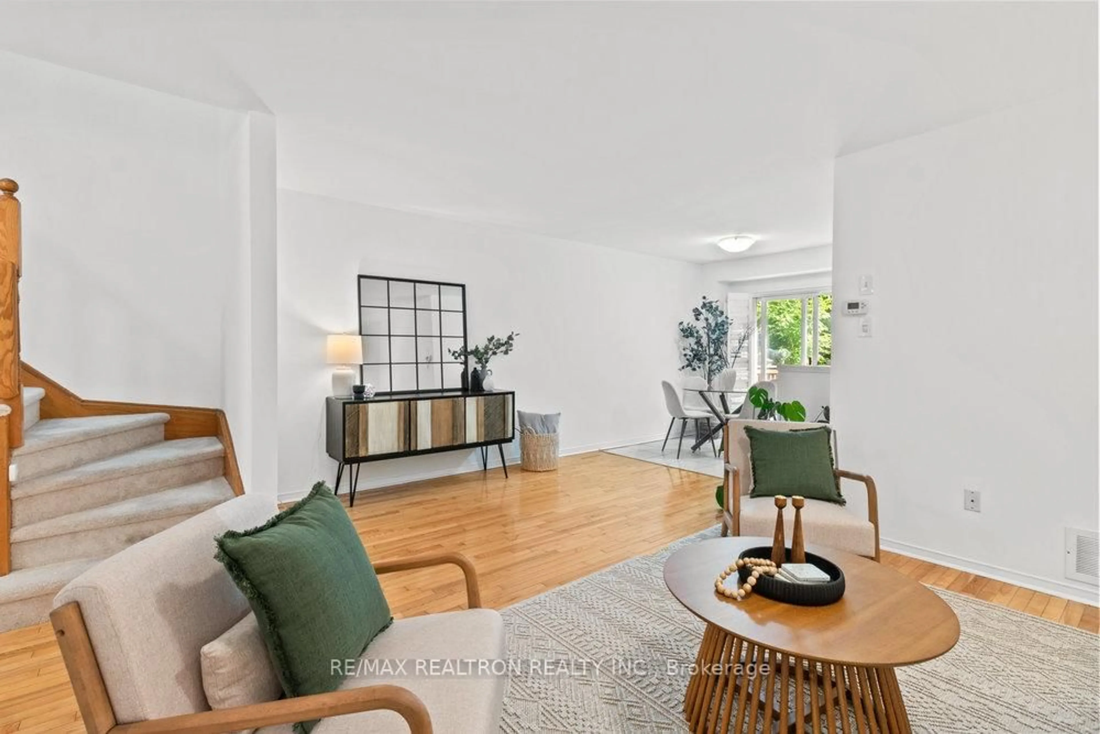 Living room with furniture, unknown for 31 Treeland Way #16, Toronto Ontario M3M 3H7