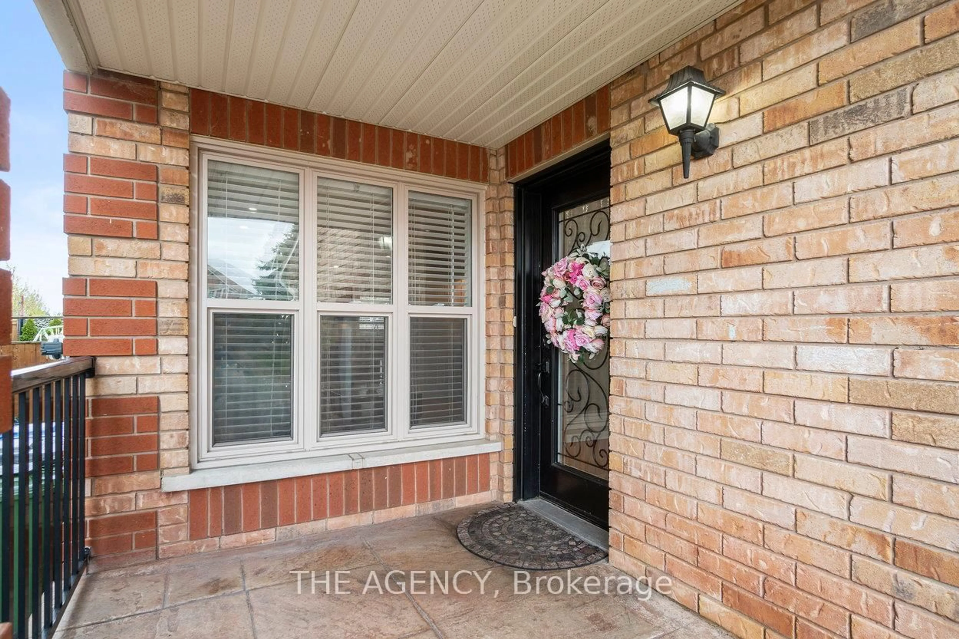 Indoor entryway for 20 Highmore Ave, Caledon Ontario L7E 1V7