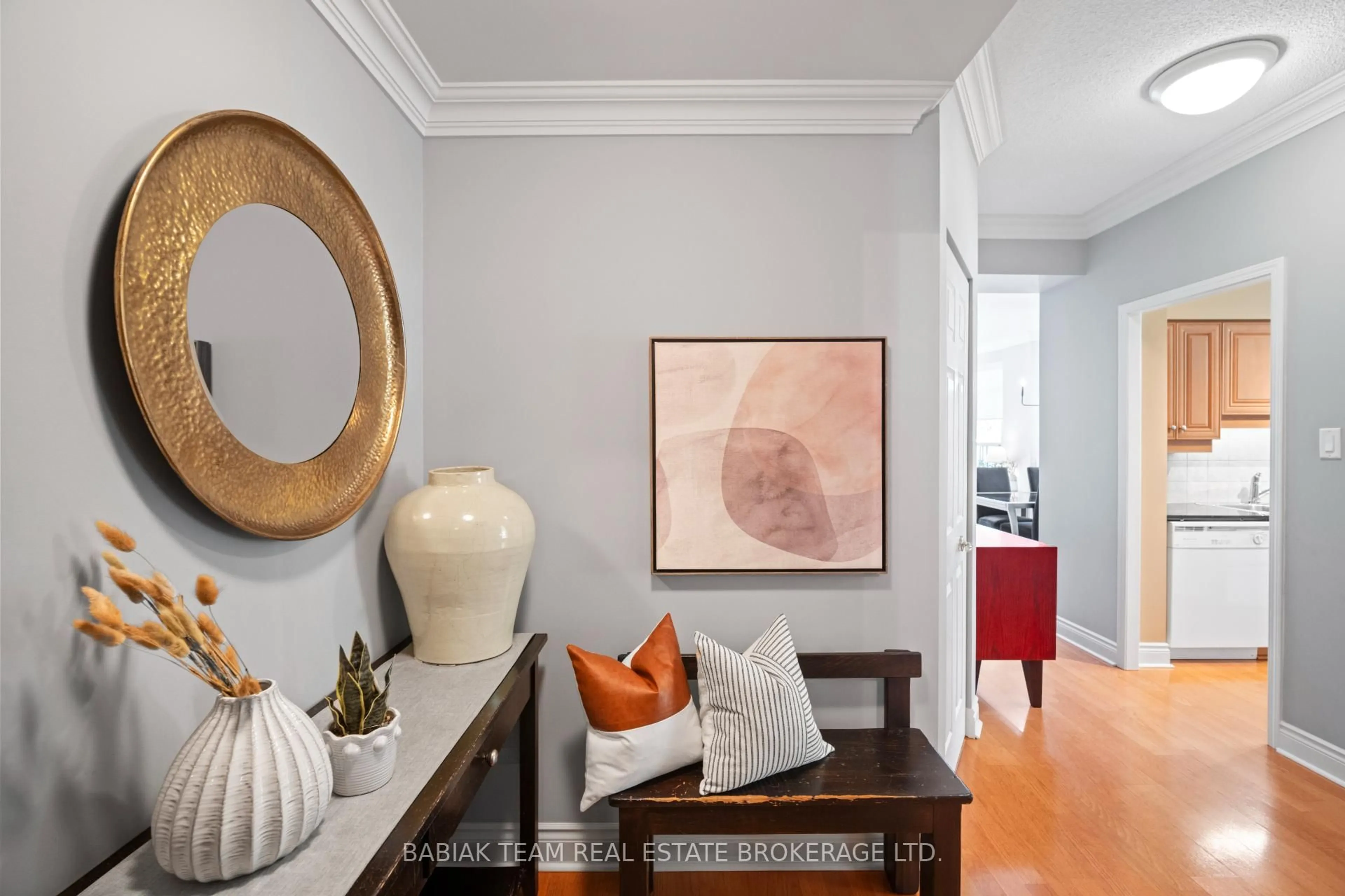 Indoor entryway for 2511 Bloor St #304, Toronto Ontario M6S 5A6