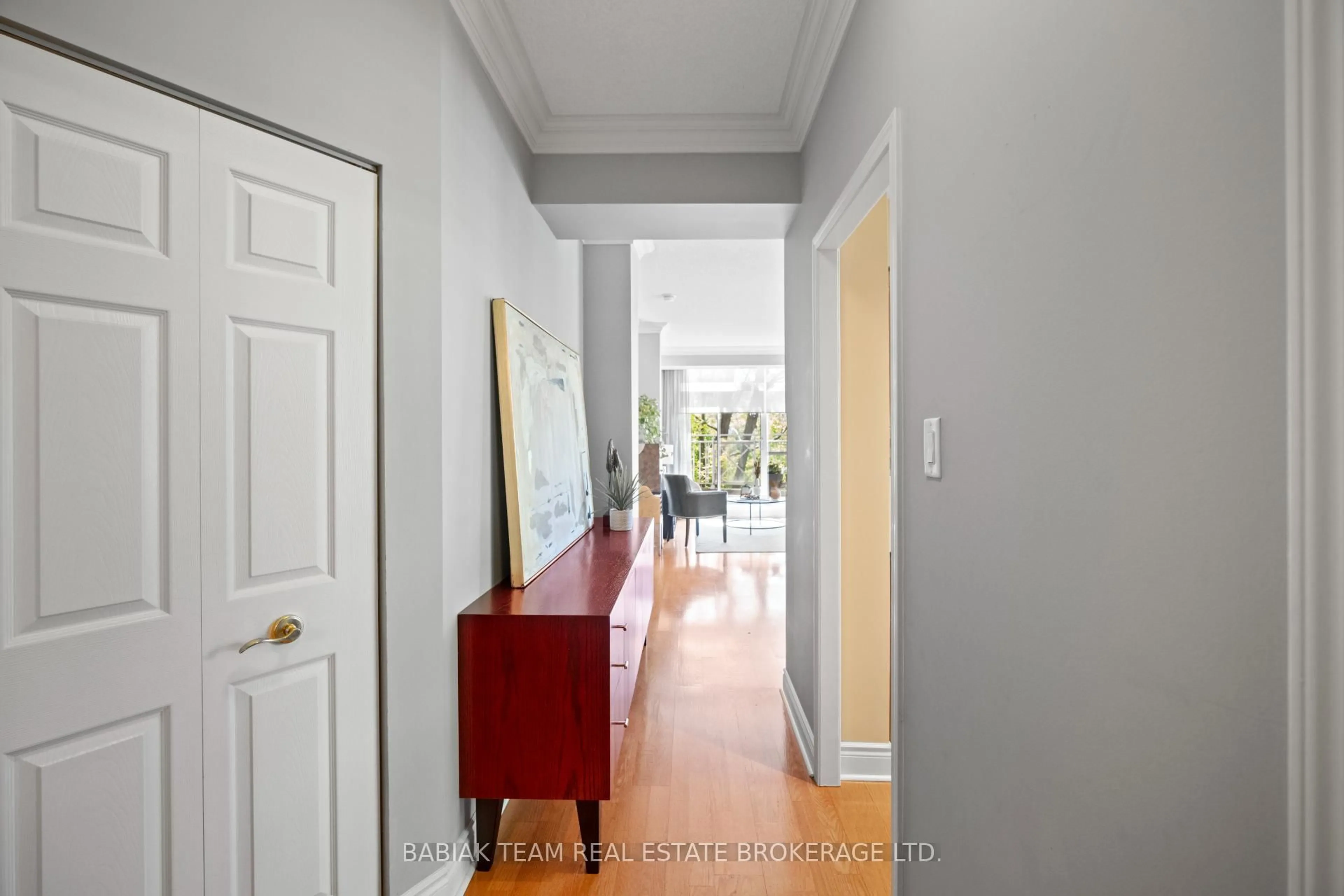 Indoor entryway for 2511 Bloor St #304, Toronto Ontario M6S 5A6