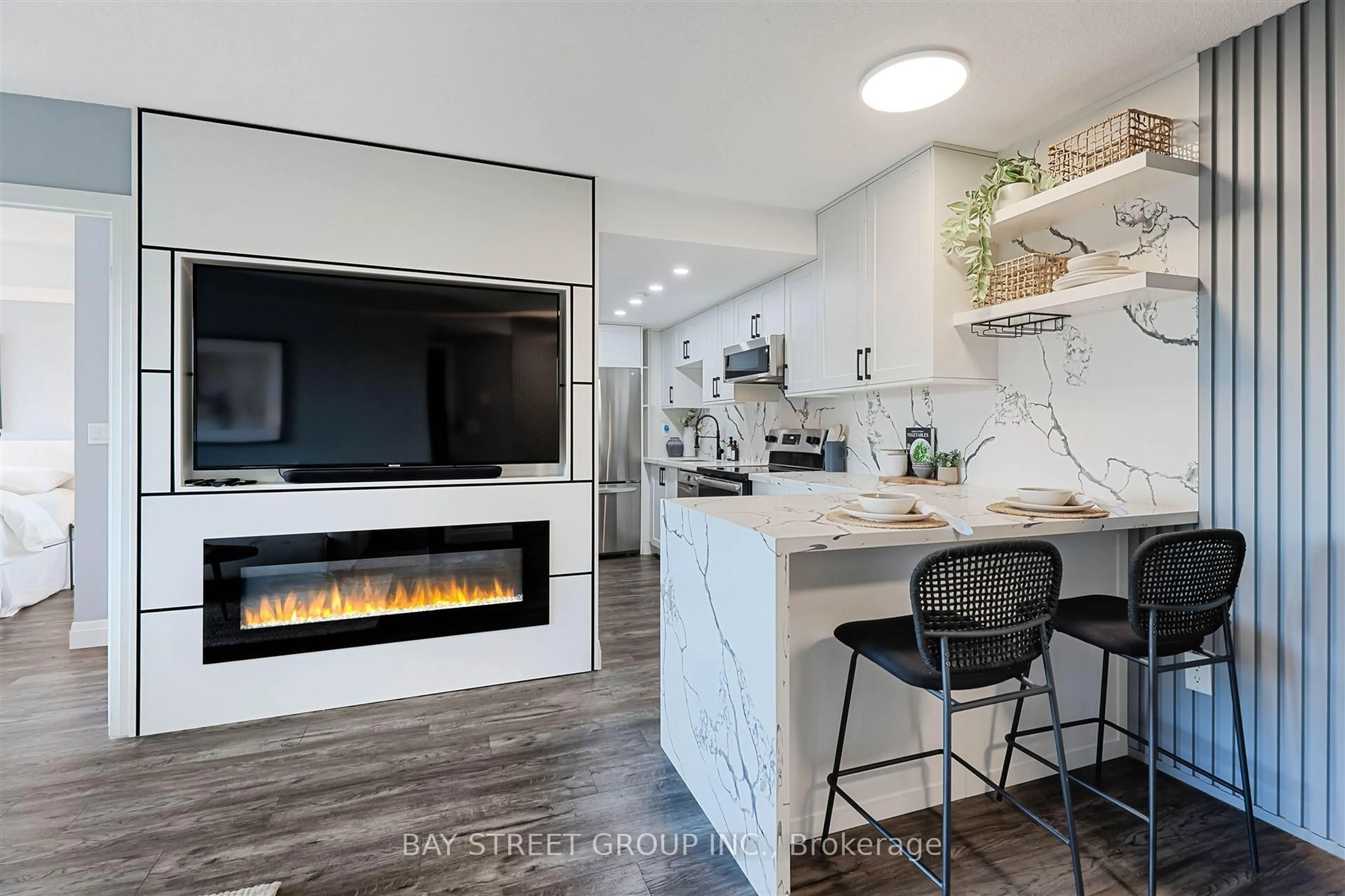 Open concept kitchen, unknown for 220 Forum Dr #407, Mississauga Ontario L4Z 4K1