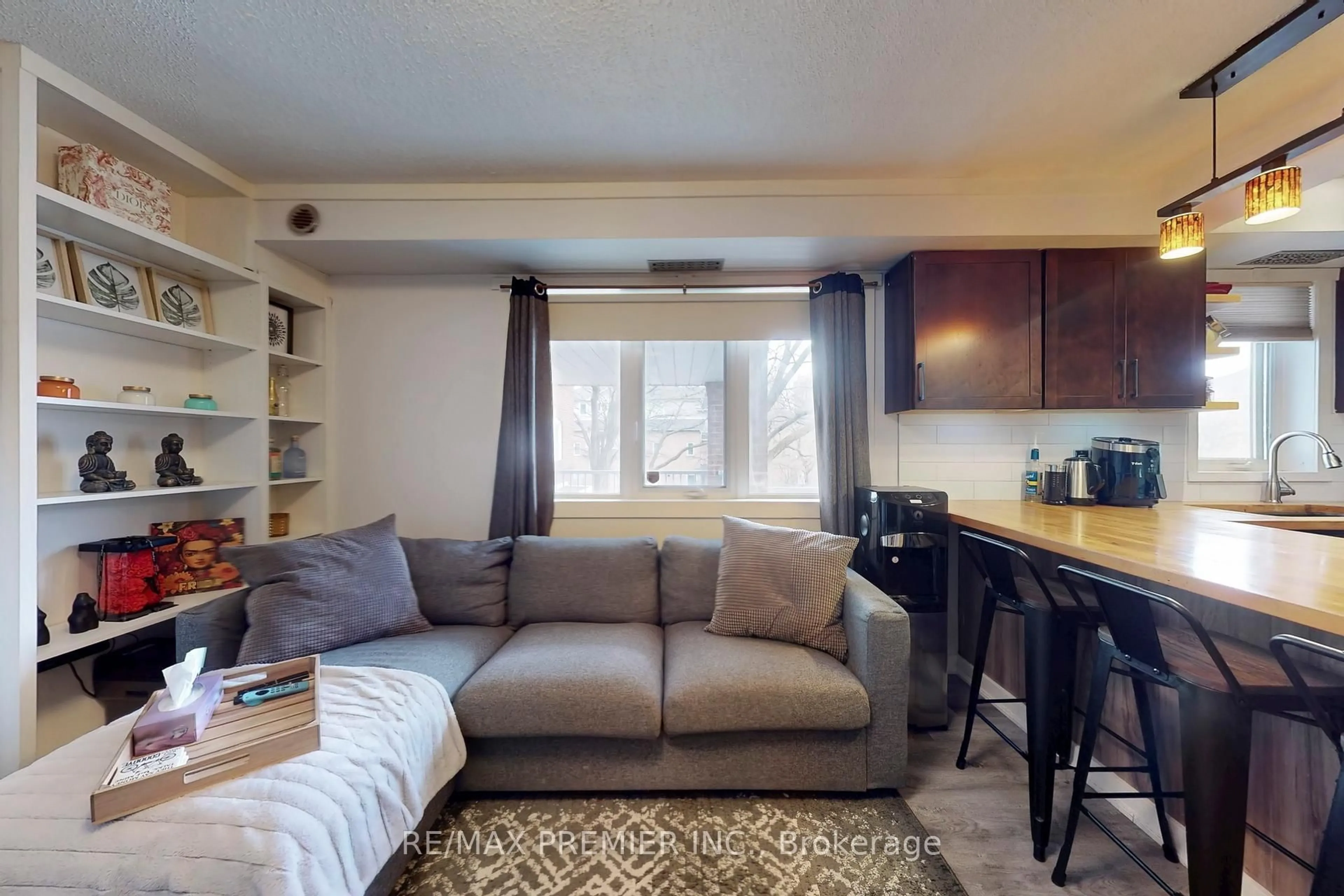 Living room with furniture, unknown for 119 Bristol Rd #34, Mississauga Ontario L4Z 3P6