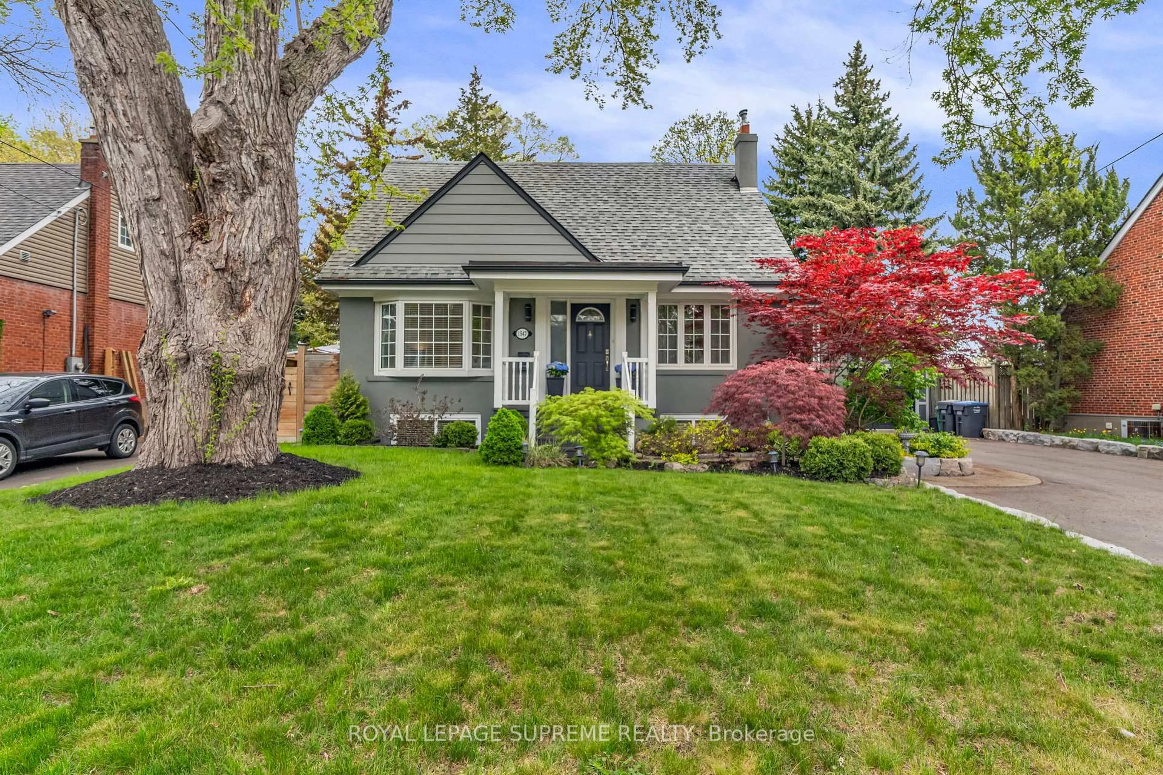 Home with vinyl exterior material, street for 1547 Alexandra Blvd, Mississauga Ontario L5E 2B5