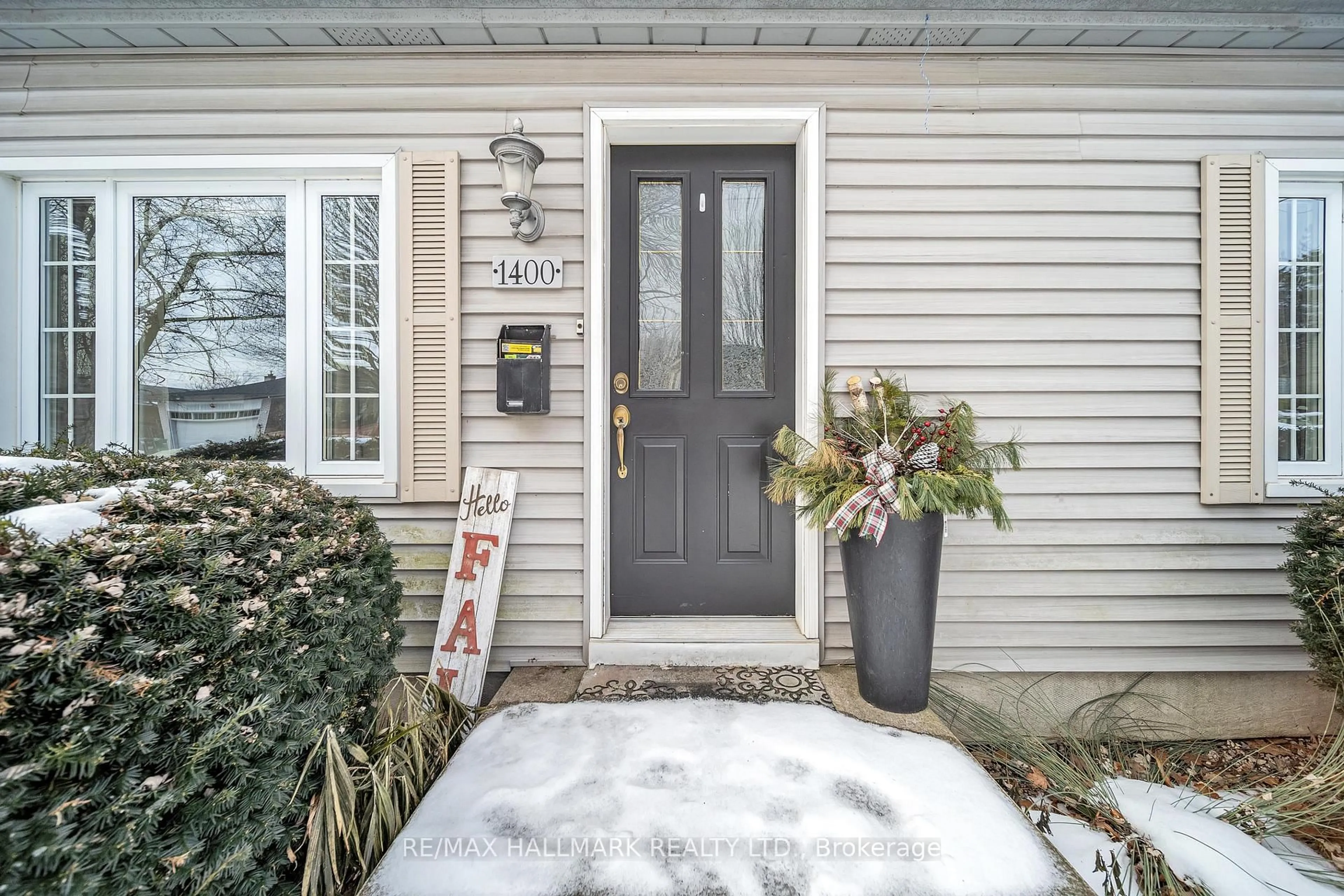 Indoor entryway for 1400 Kenmuir Ave, Mississauga Ontario L5G 4B4