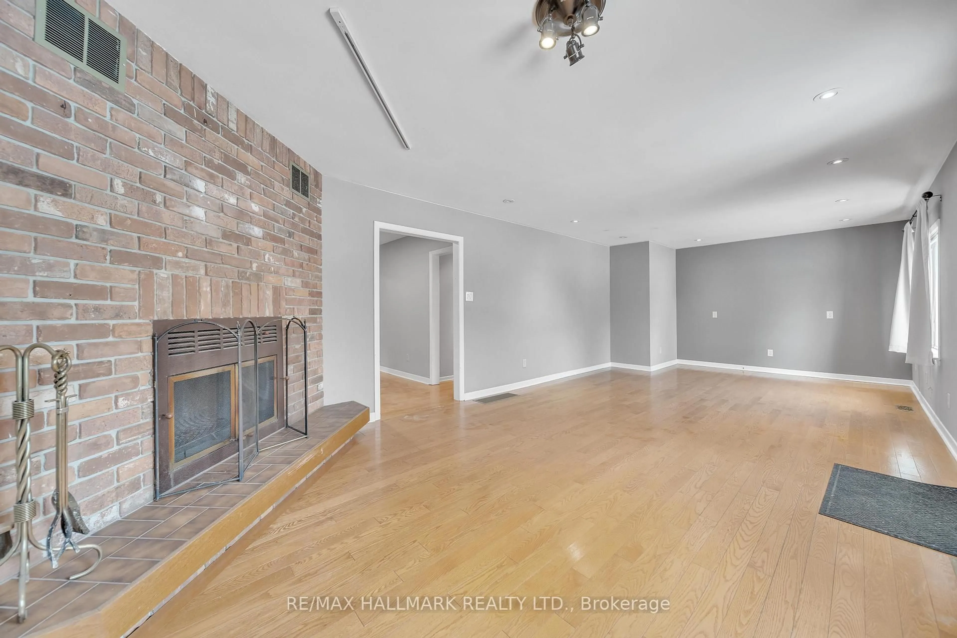 A pic of a room for 1400 Kenmuir Ave, Mississauga Ontario L5G 4B4