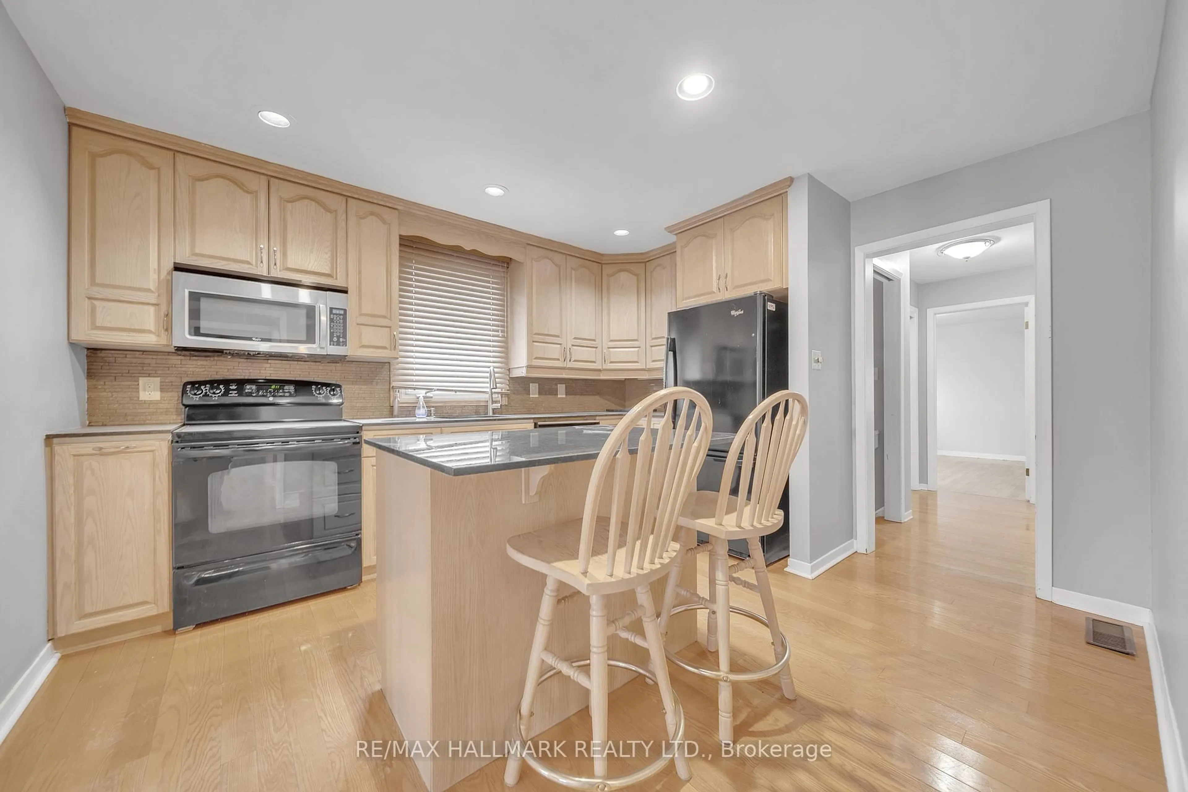 Open concept kitchen, unknown for 1400 Kenmuir Ave, Mississauga Ontario L5G 4B4