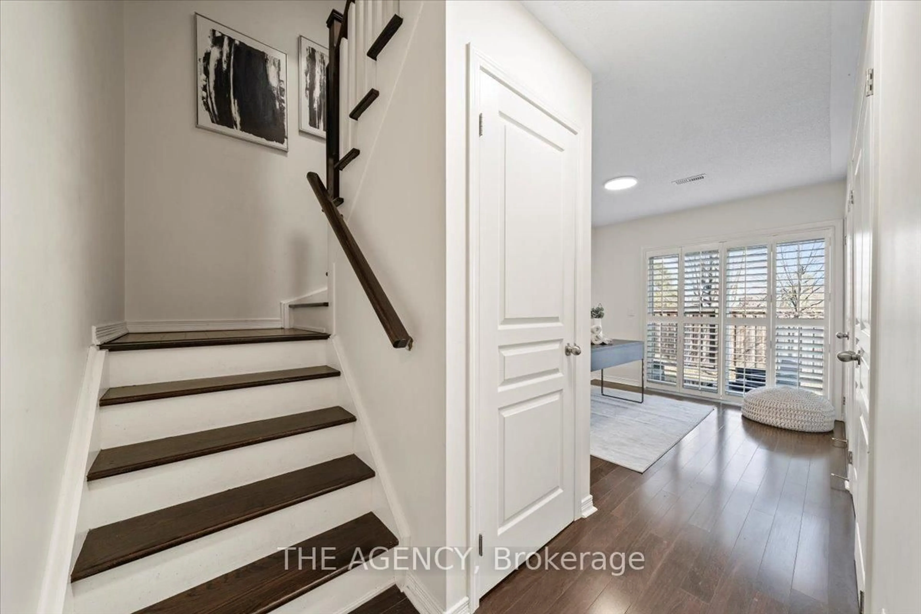 Indoor entryway for 6625 Falconer Dr #49, Mississauga Ontario L5N 0C7