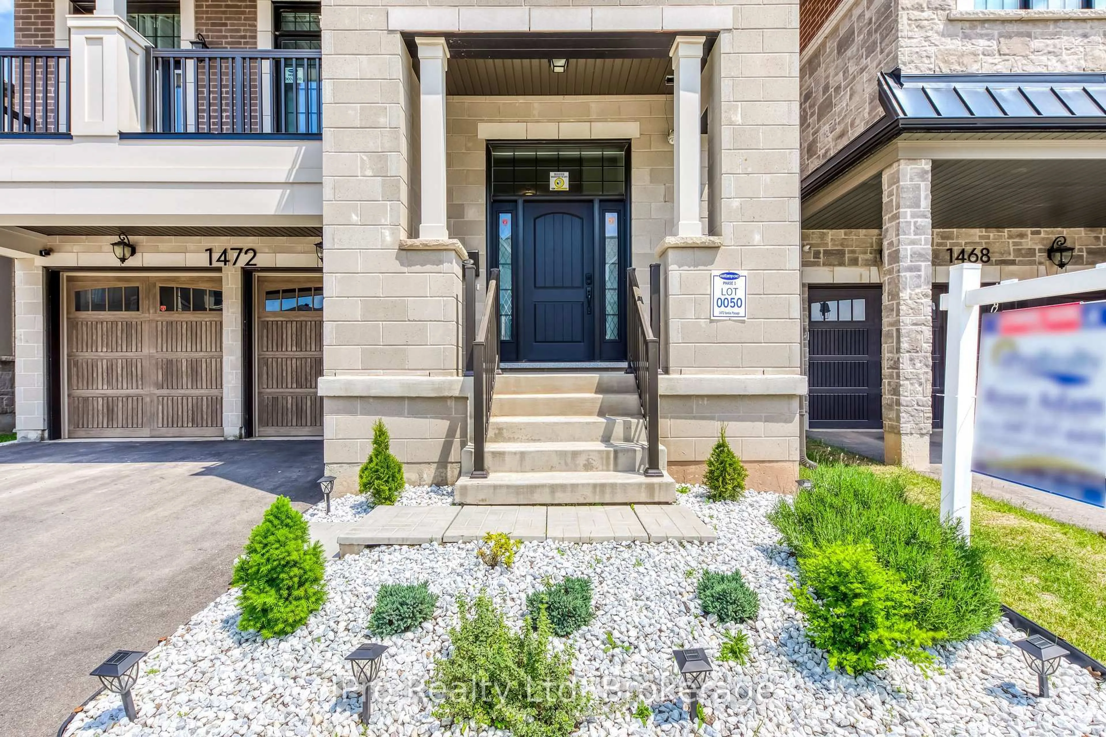 Indoor entryway for 1472 Varelas Passage, Oakville Ontario L6H 3S3