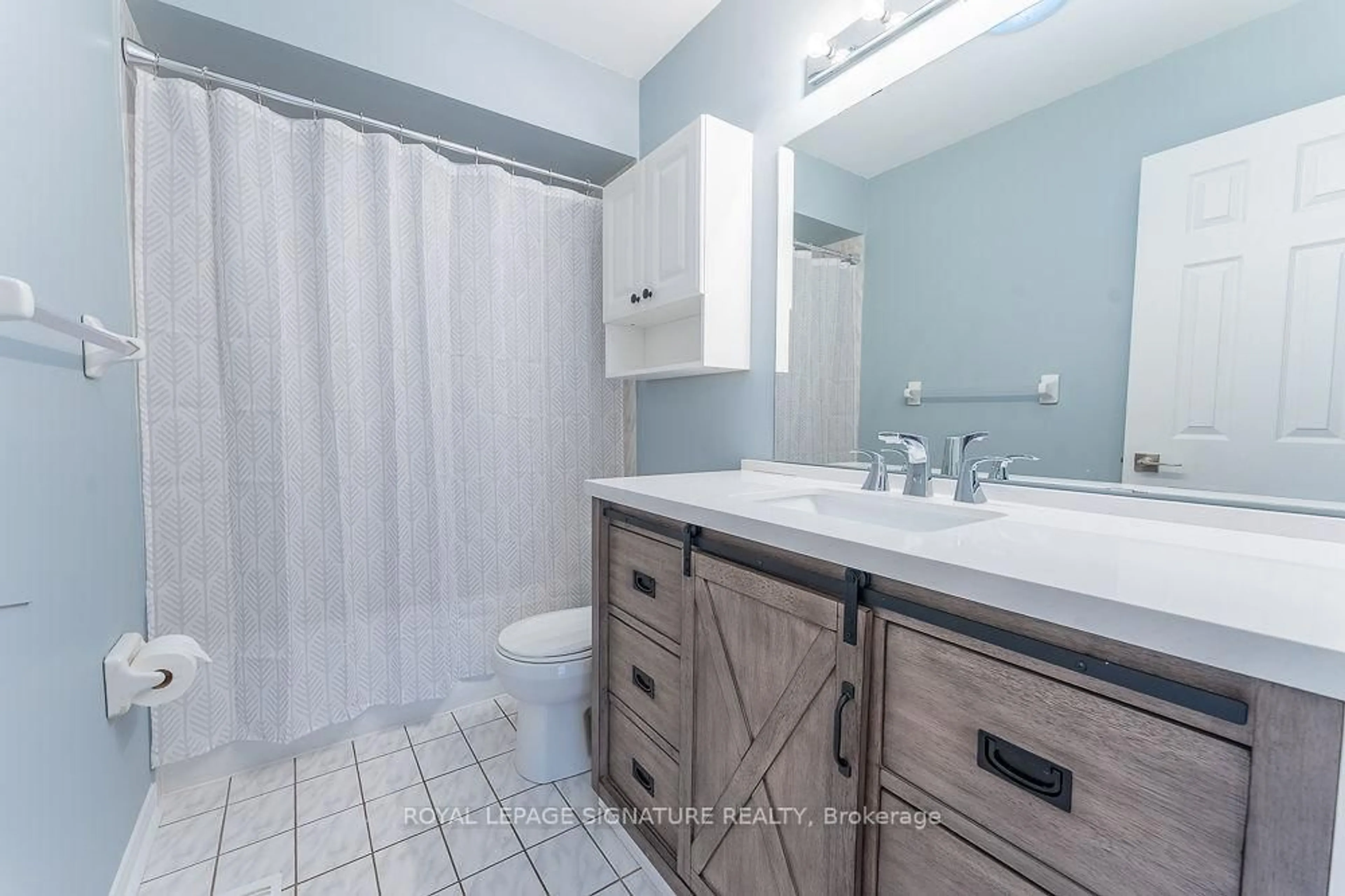 Standard bathroom, ceramic/tile floor for 72 James Young Dr, Halton Hills Ontario L7G 5S5