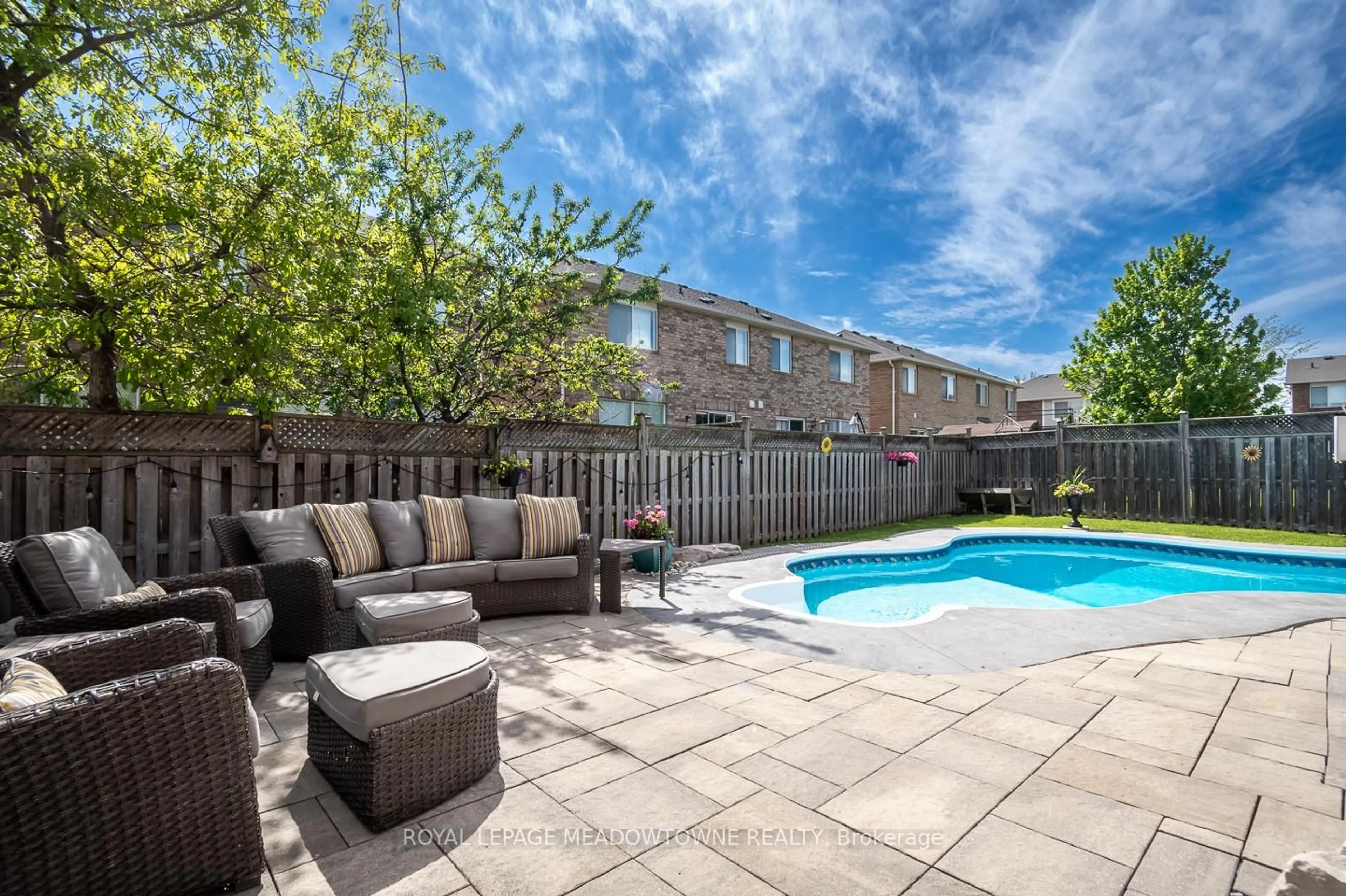 Patio, street for 1014 Cooper Ave, Milton Ontario L9T 5W7