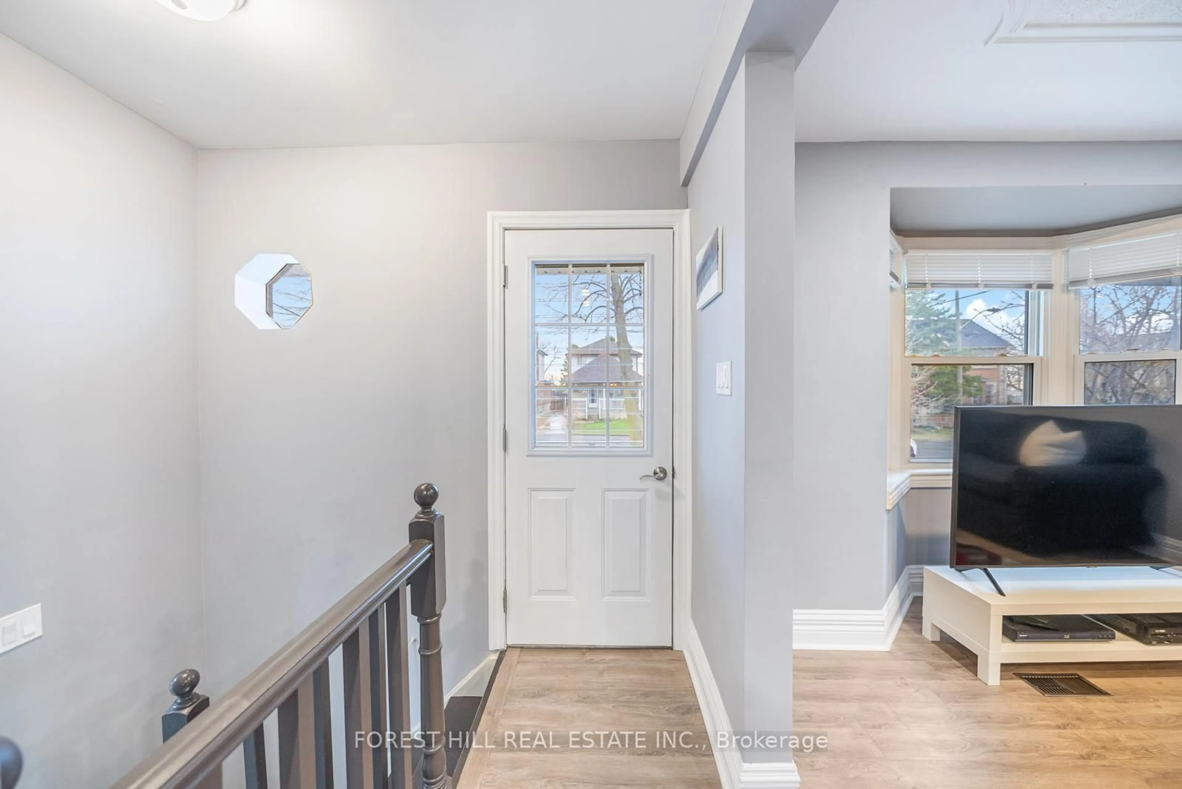 Indoor entryway for 542 Glen Park Ave, Toronto Ontario M6B 2G3