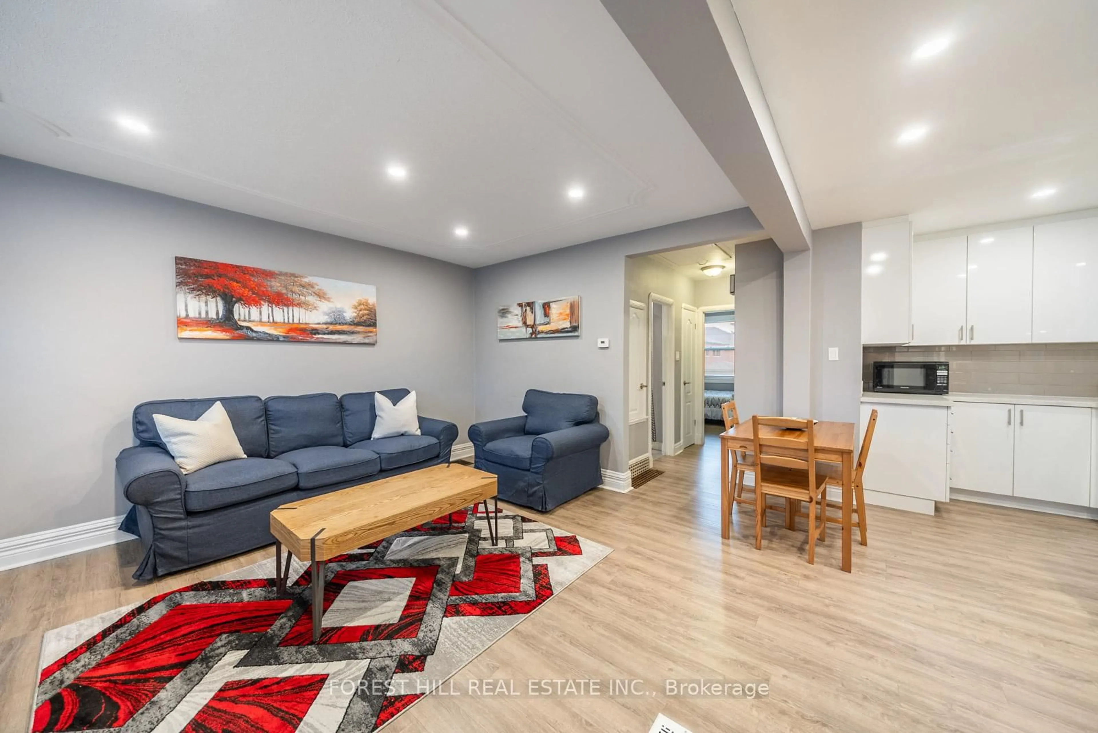 Living room with furniture, wood/laminate floor for 542 Glen Park Ave, Toronto Ontario M6B 2G3
