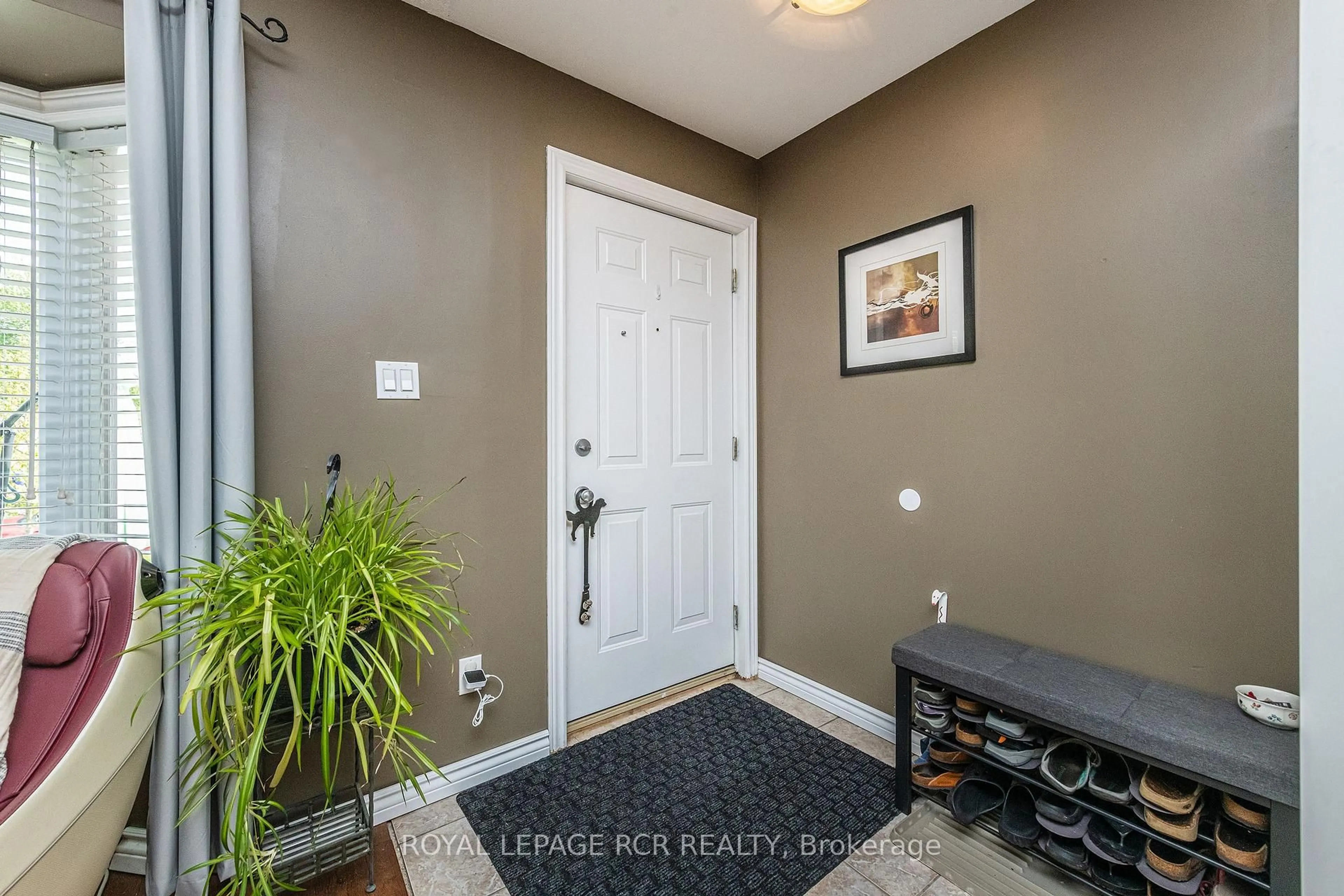 Indoor entryway for 90 Lawrence Ave #106, Orangeville Ontario L9W 4J6