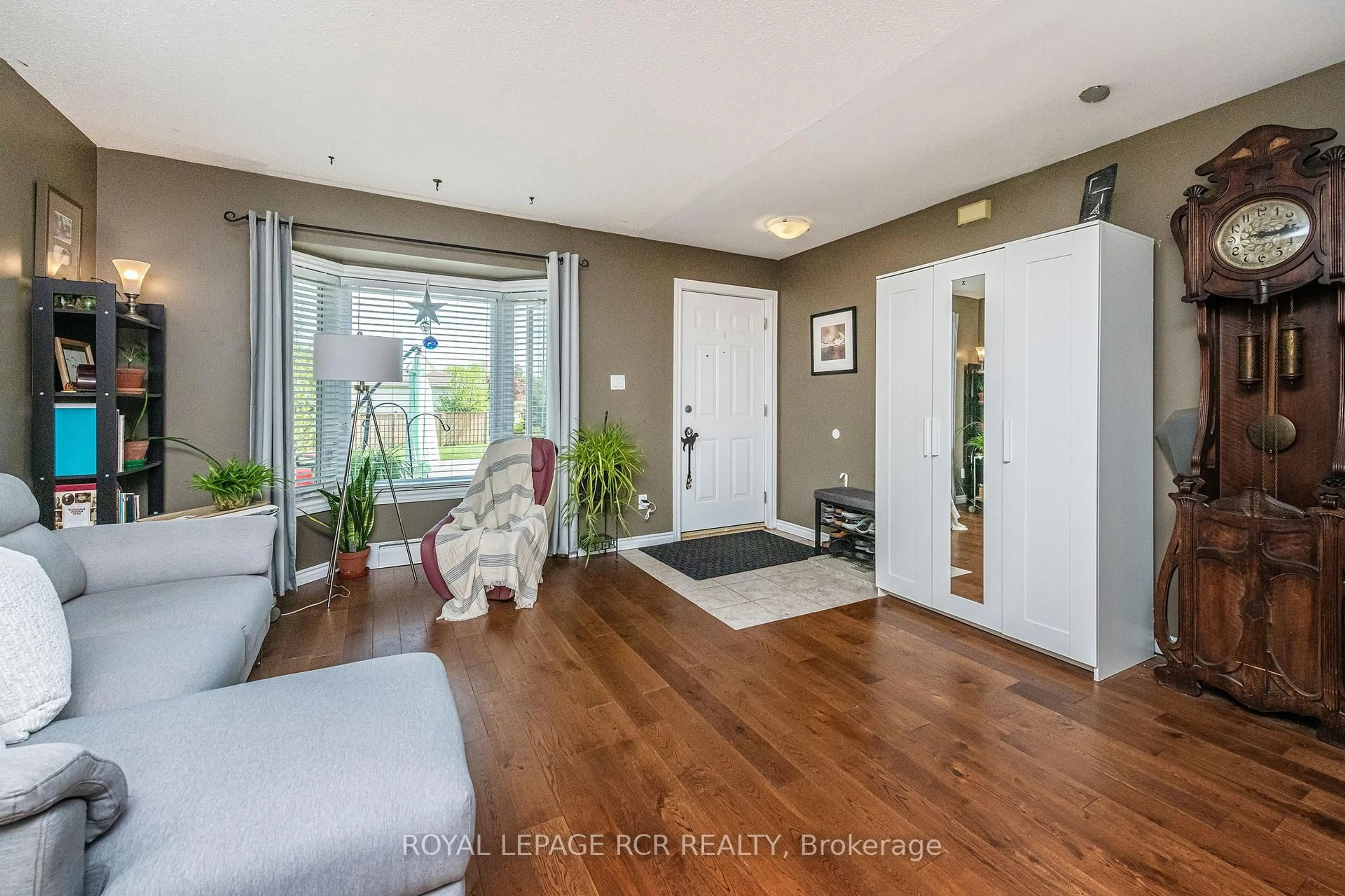 Indoor entryway for 90 Lawrence Ave #106, Orangeville Ontario L9W 4J6