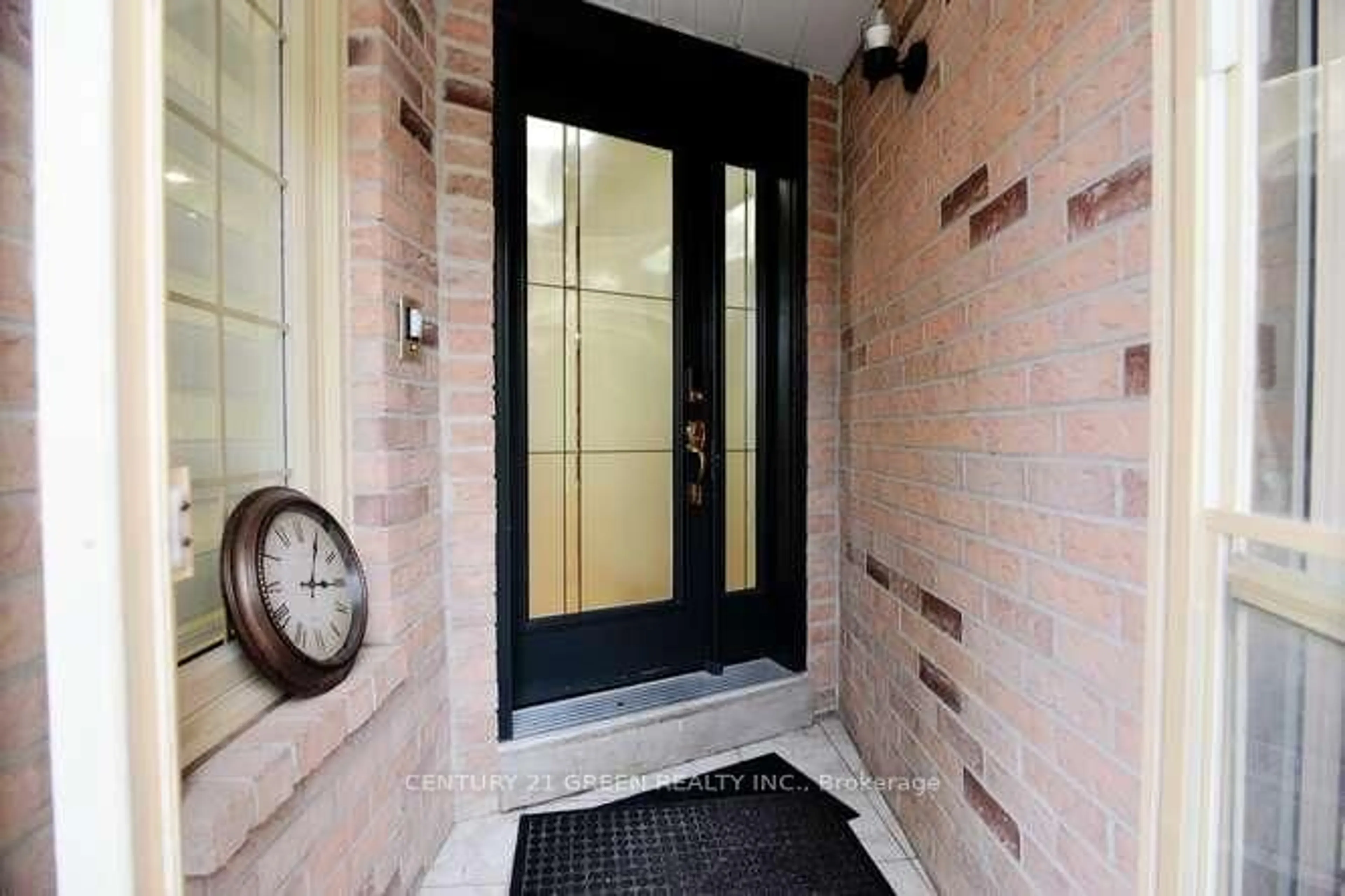 Indoor entryway for 14 Smye Crt, Brampton Ontario L6X 4B3