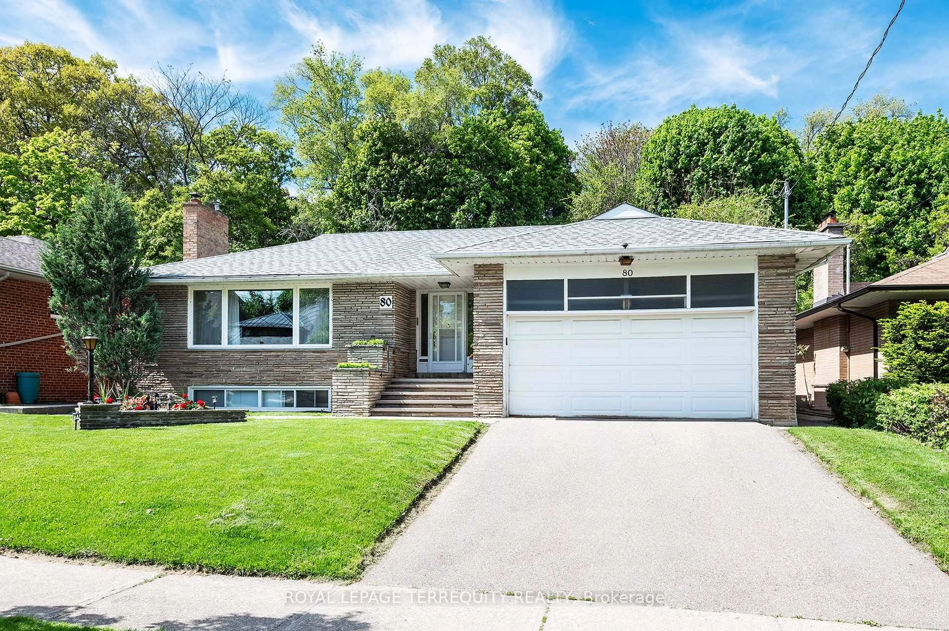 Home with vinyl exterior material, street for 80 Glenaden Ave, Toronto Ontario M8Y 2L3