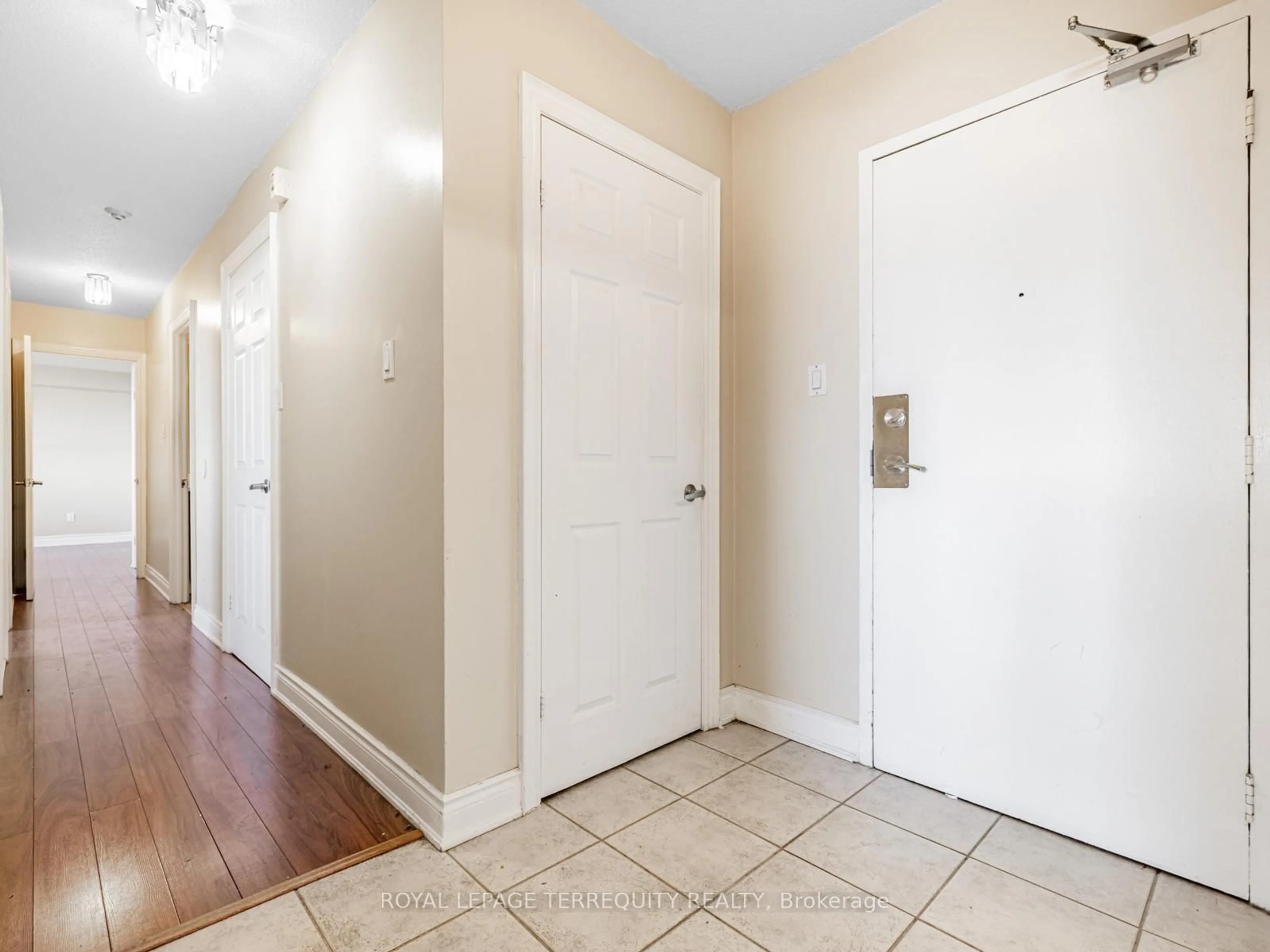 Indoor entryway for 234 Albion Rd #1708, Toronto Ontario M9W 6A5