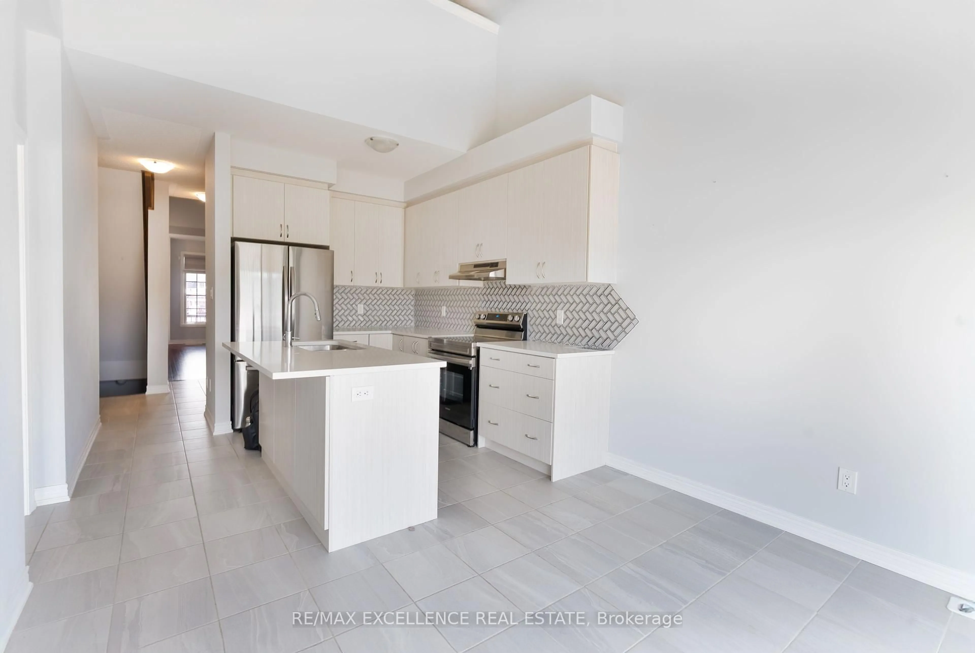 Open concept kitchen, unknown for 28 Bluestone Cres, Brampton Ontario L6R 4B8