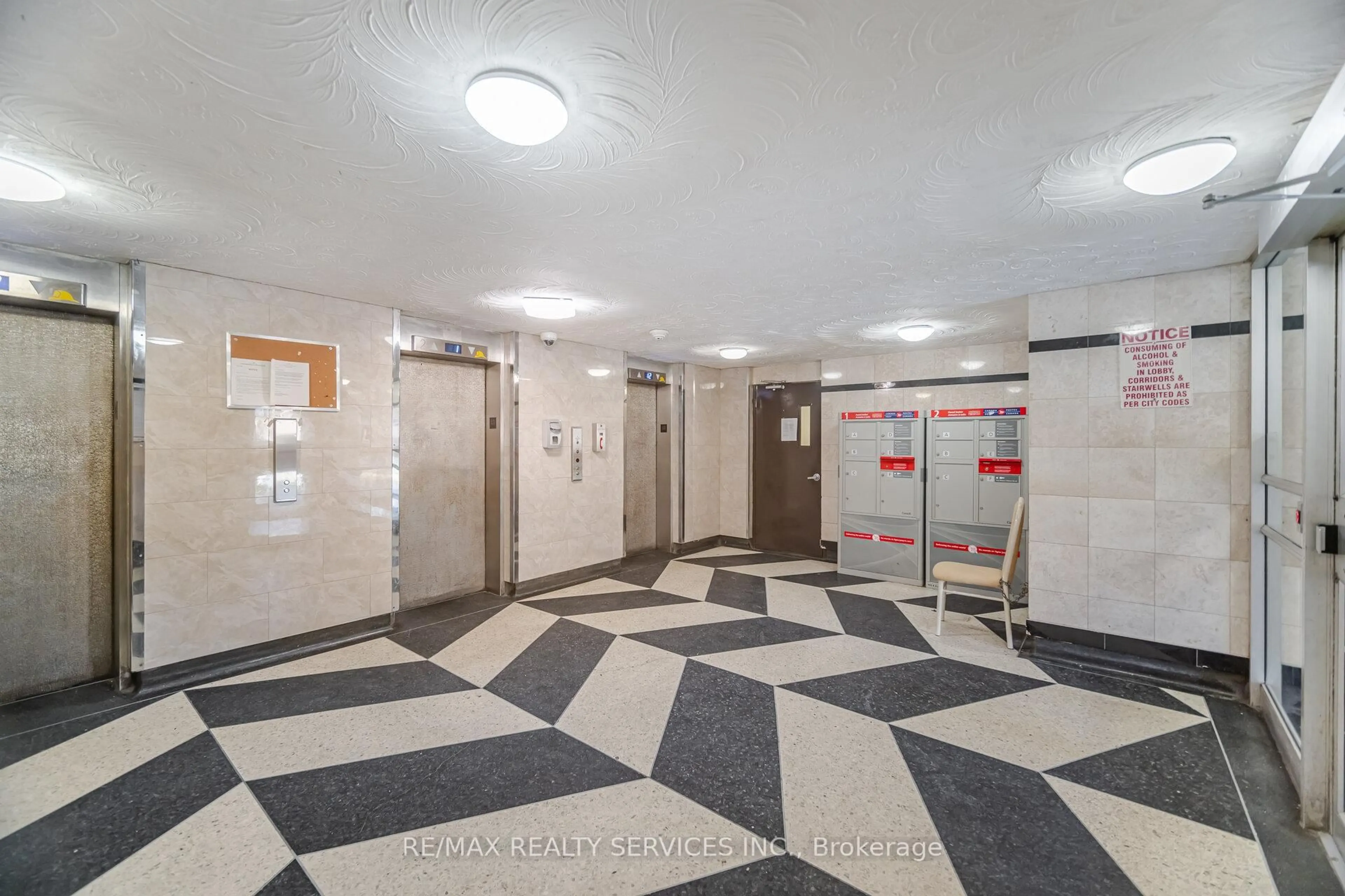 Indoor foyer for 50 Lotherton Ptwy #412, Toronto Ontario M6B 2G7