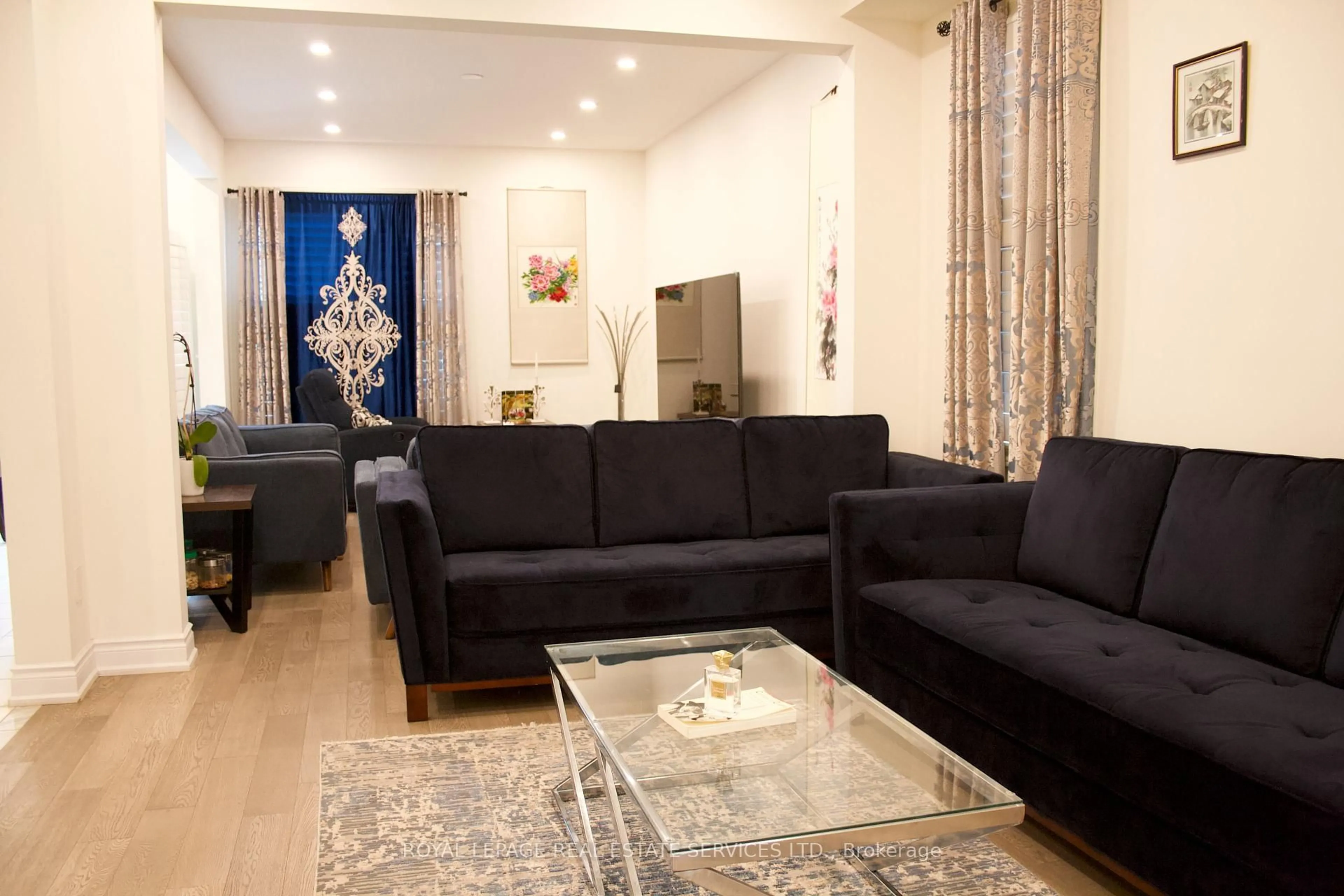 Living room with furniture, unknown for 630 Mockridge Terr, Milton Ontario L6T 8W1