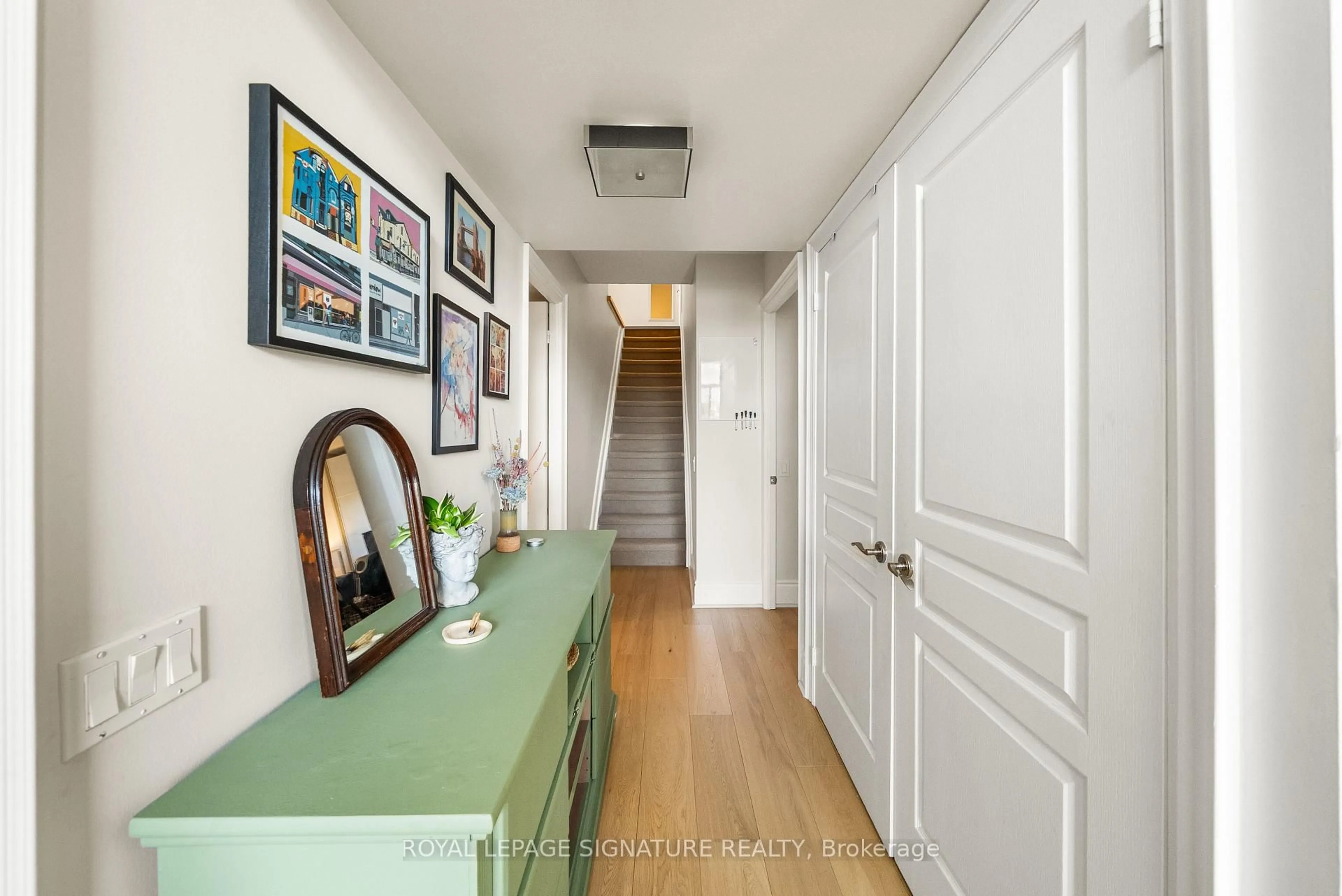 Indoor entryway for 437 Roncesvalles Ave #423, Toronto Ontario M6R 3B9