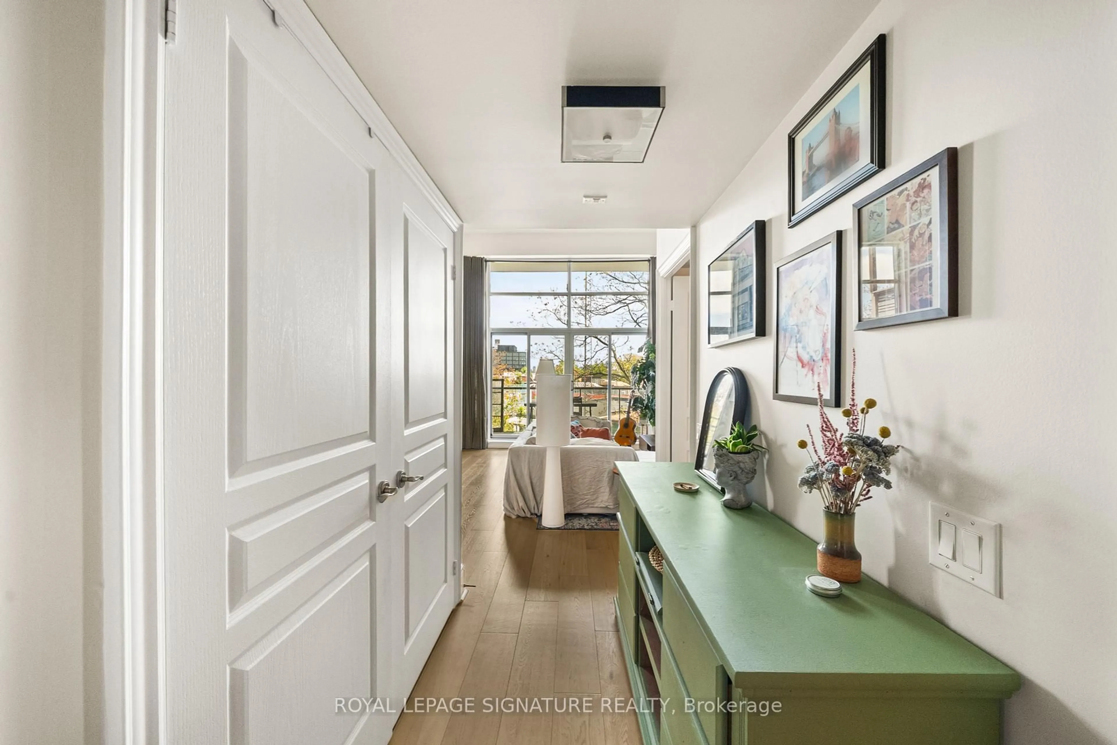 Indoor entryway for 437 Roncesvalles Ave #423, Toronto Ontario M6R 3B9