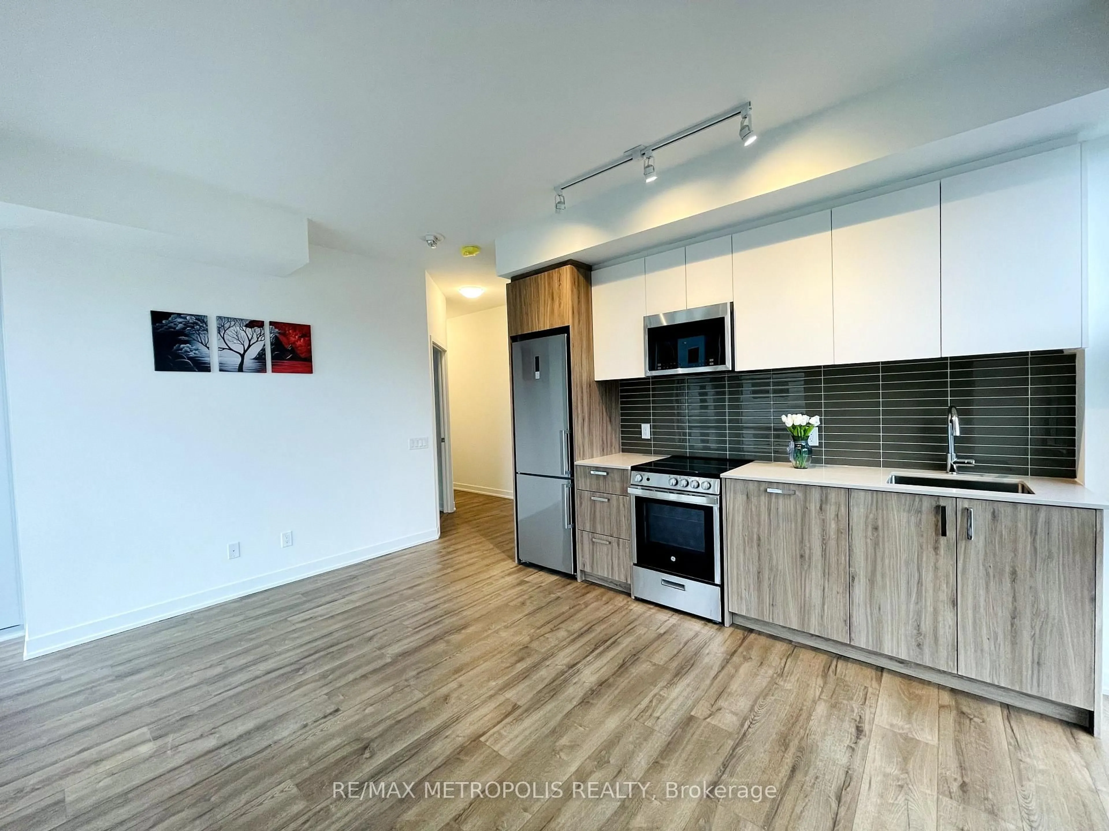 Unknown for 1787 St Clair Ave #325, Toronto Ontario M6N 0B7