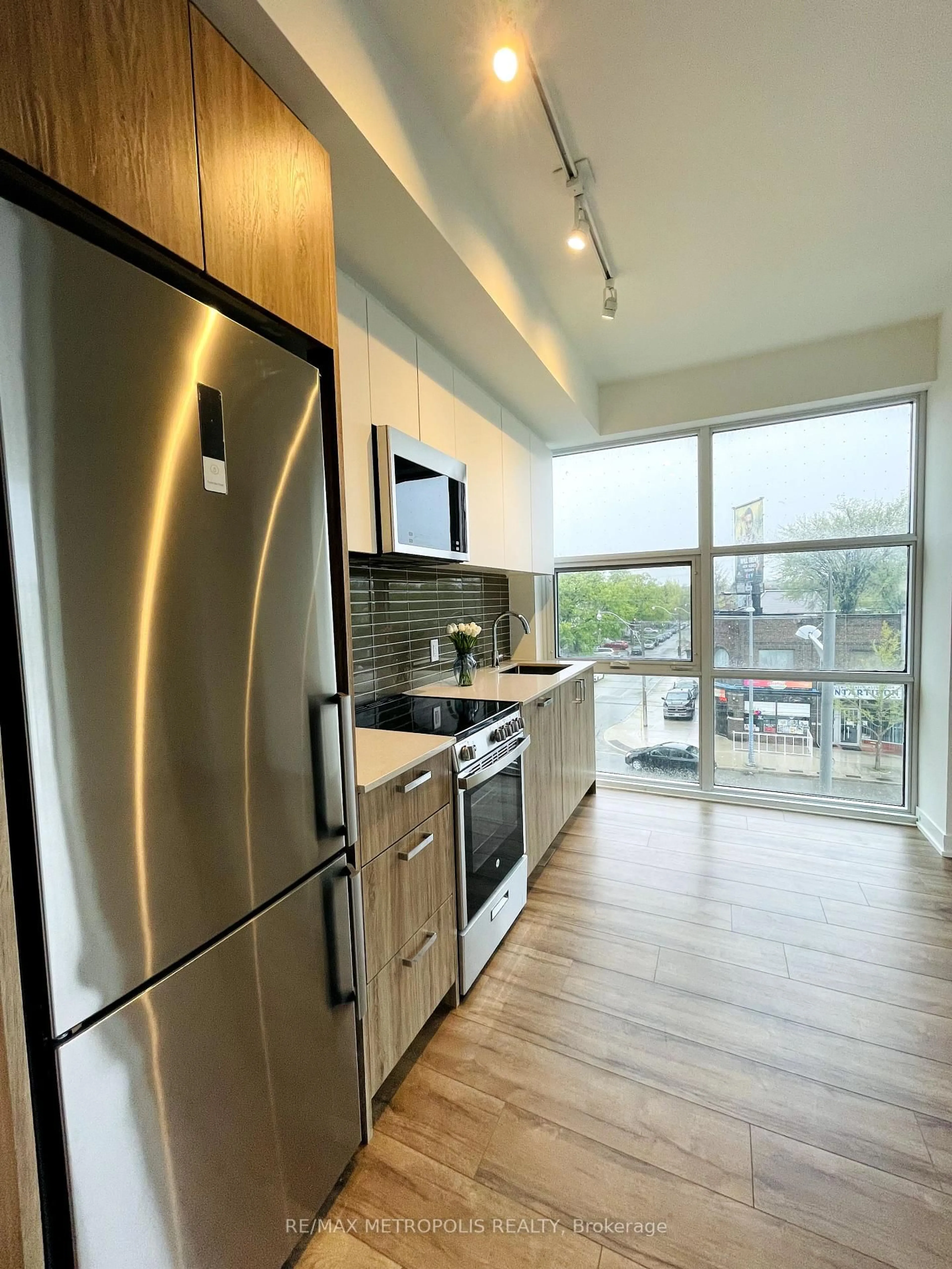 Unknown for 1787 St Clair Ave #325, Toronto Ontario M6N 0B7
