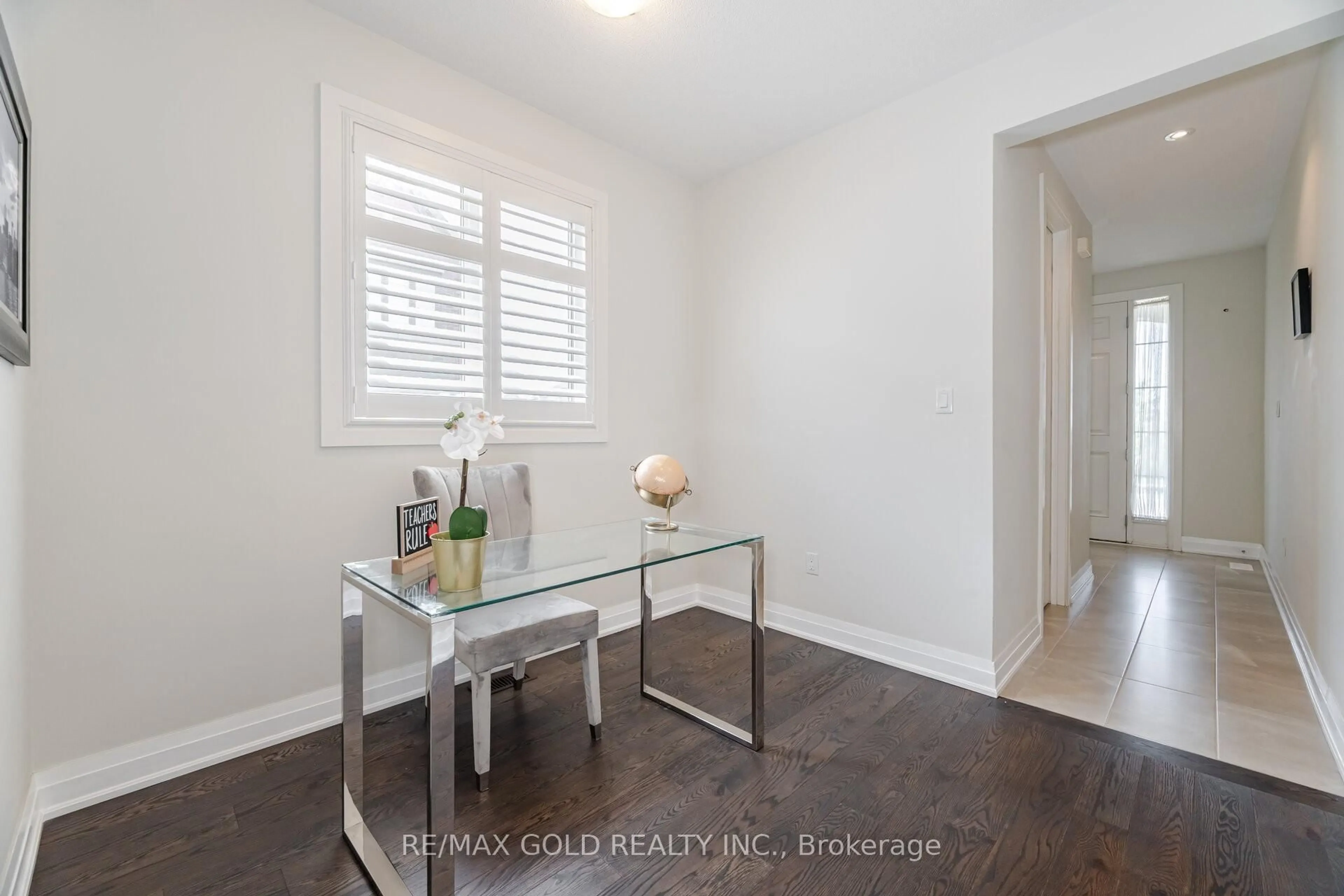 A pic of a room for 209 Castle Oaks Crossing N/A, Brampton Ontario L6P 3X3