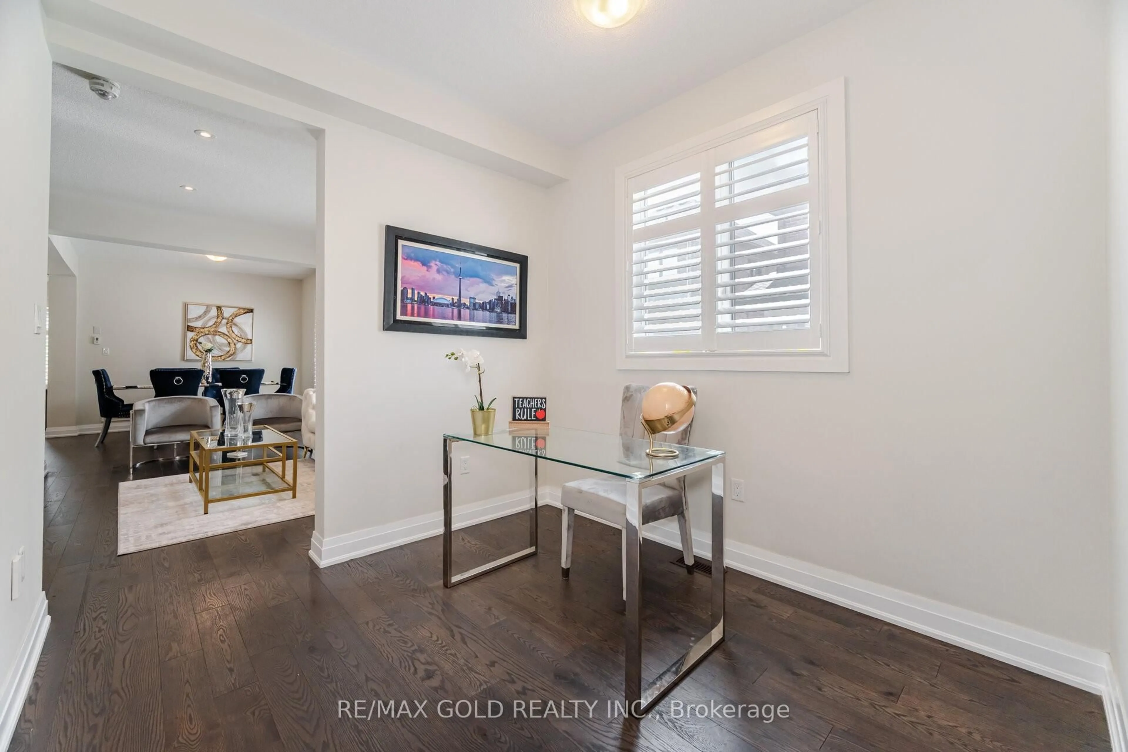Indoor entryway for 209 Castle Oaks Crossing N/A, Brampton Ontario L6P 3X3
