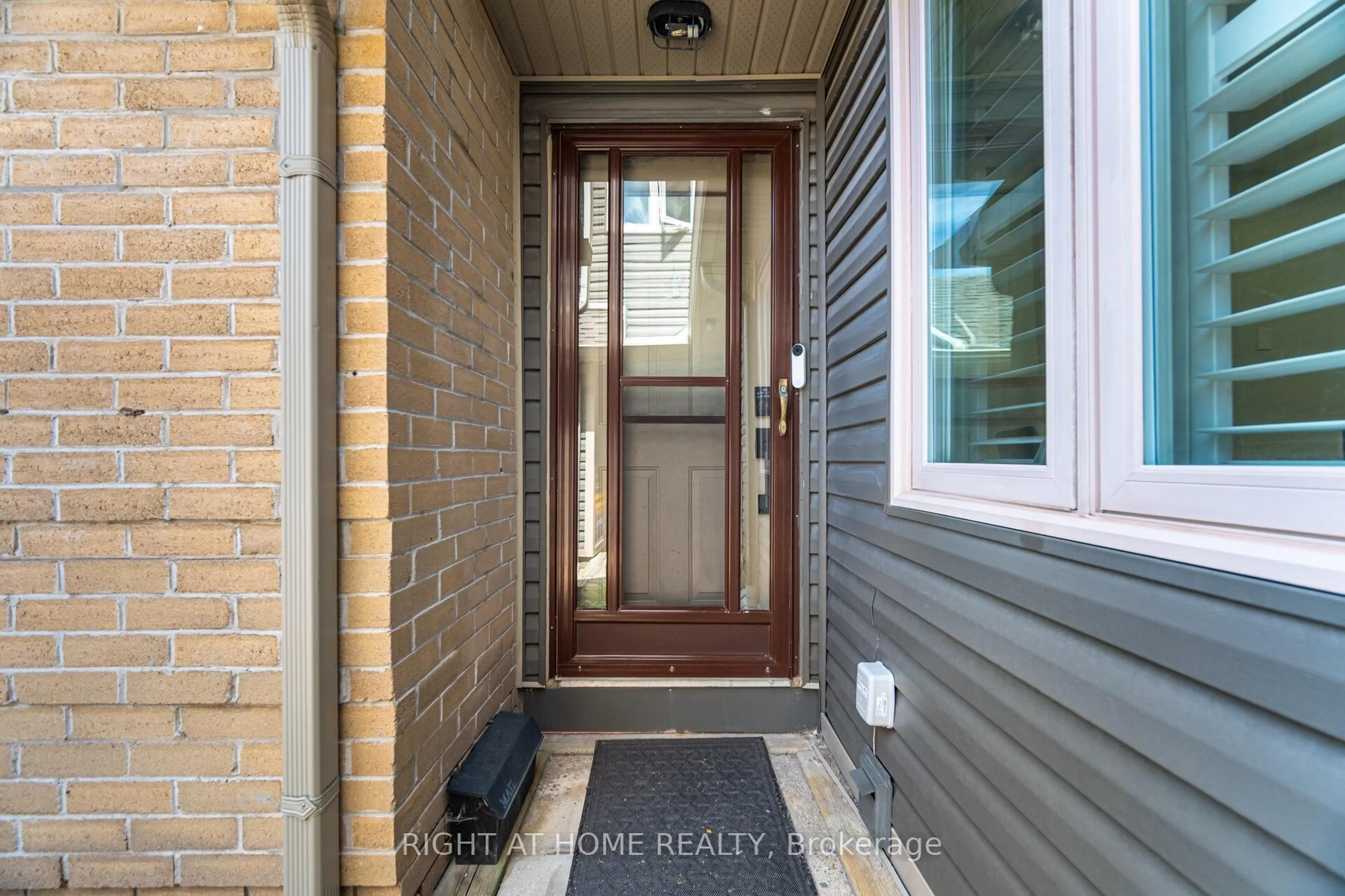 Indoor entryway for 3600 Colonial Dr #98, Mississauga Ontario L5L 5P5