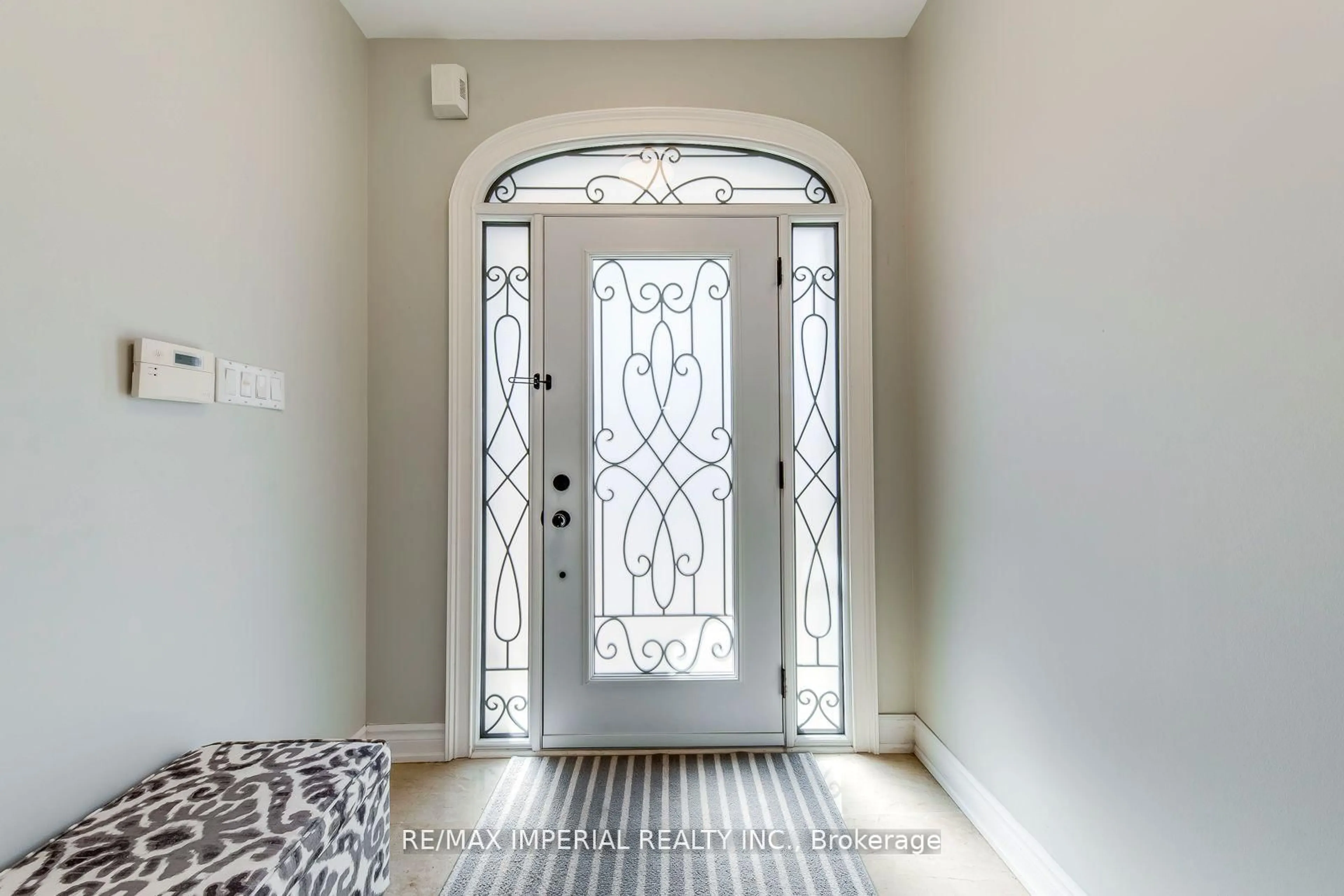 Indoor entryway for 3677 swanson Dr, Mississauga Ontario L5N 8J6