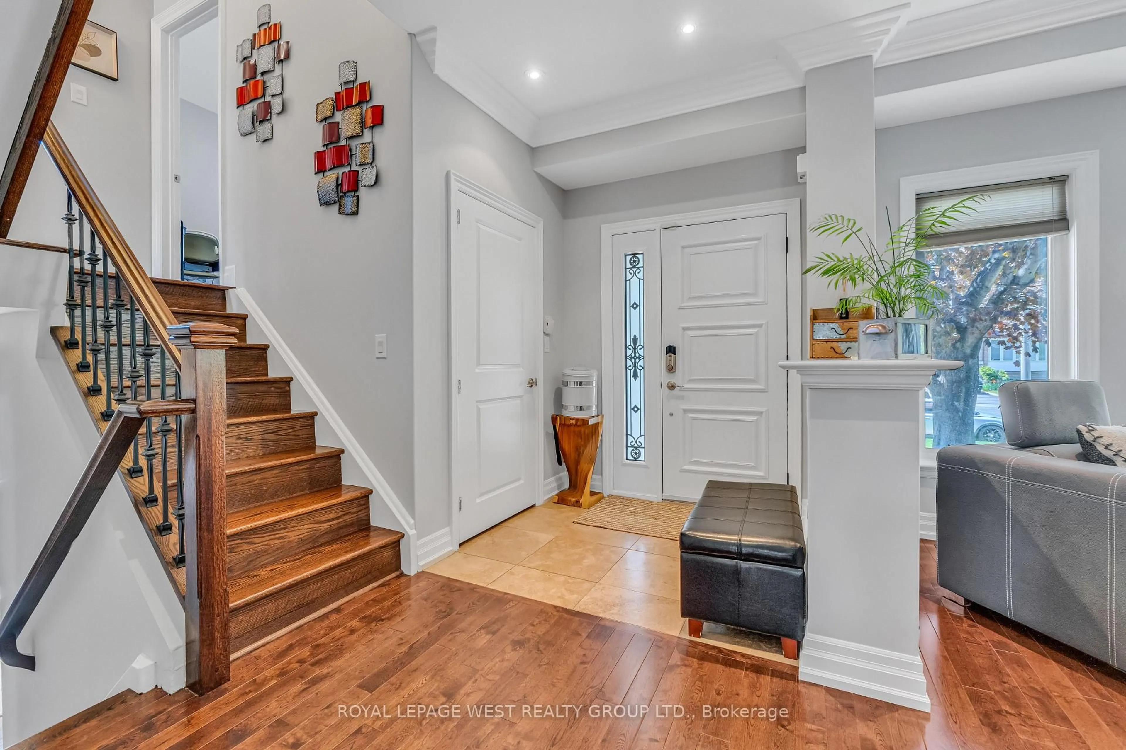 Indoor entryway for 1321 Canford Cres, Mississauga Ontario L5J 3M9