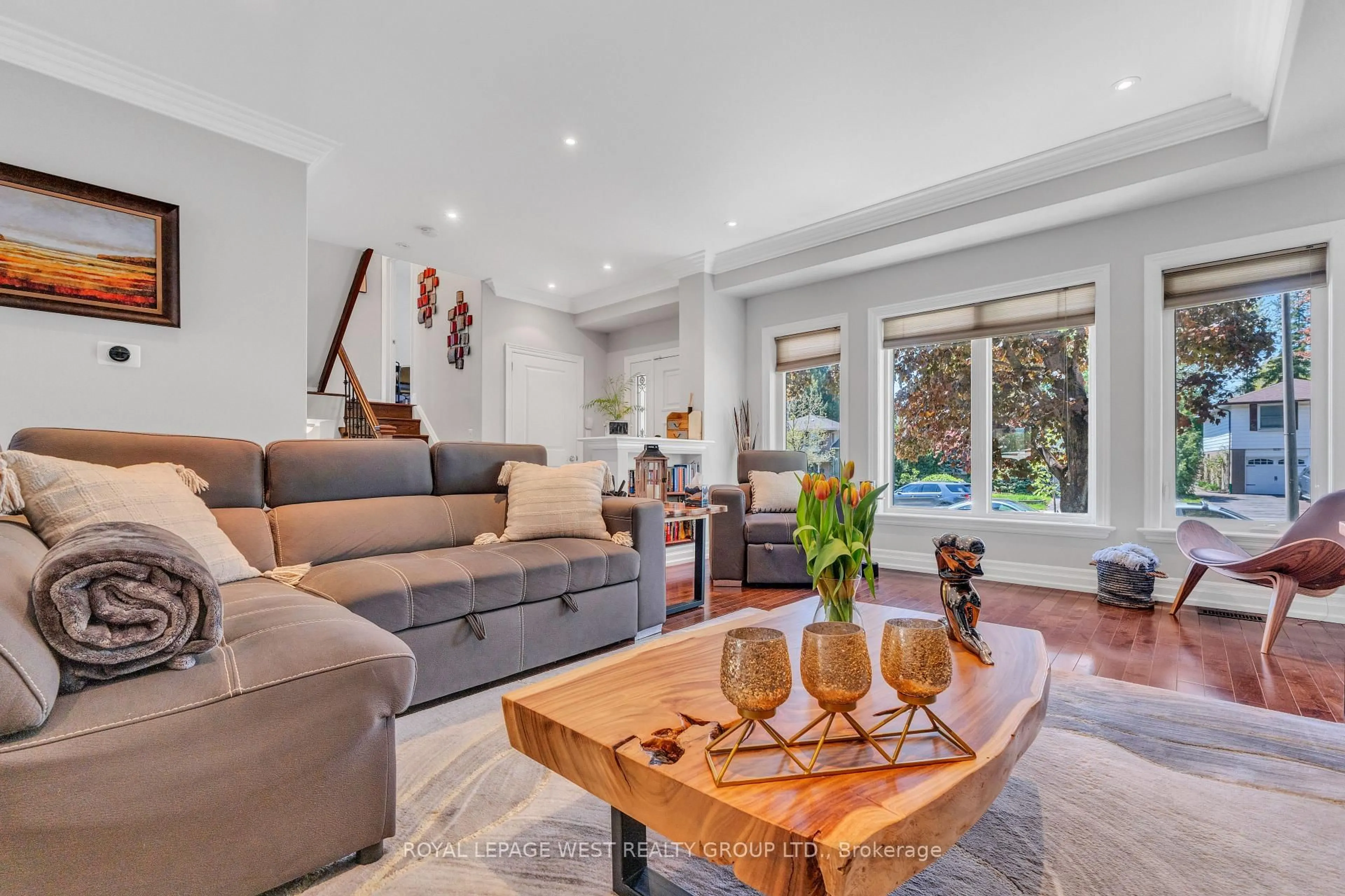 Living room with furniture, unknown for 1321 Canford Cres, Mississauga Ontario L5J 3M9