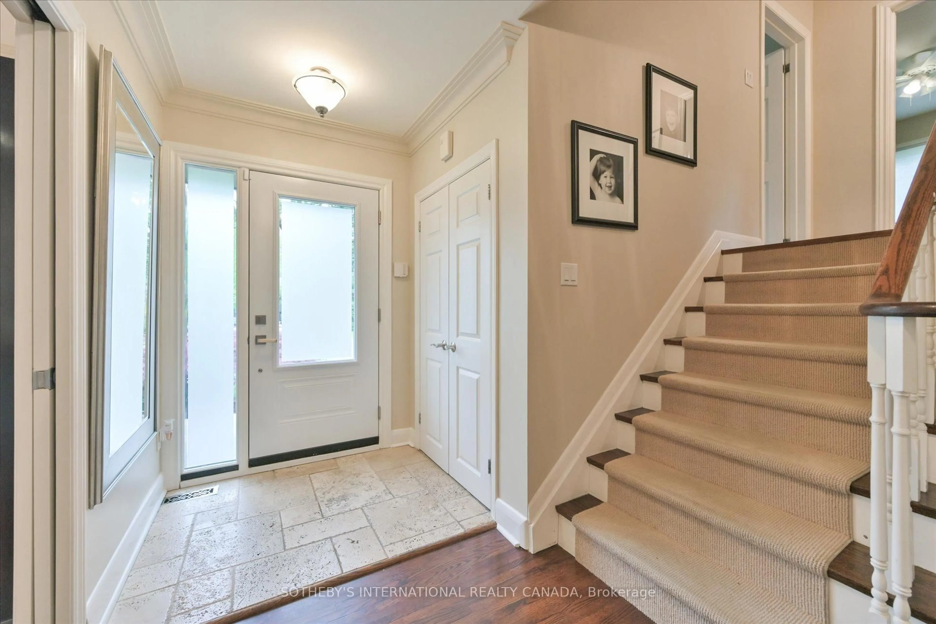 Indoor entryway for 45 Bromley Cres, Toronto Ontario M9A 3X1
