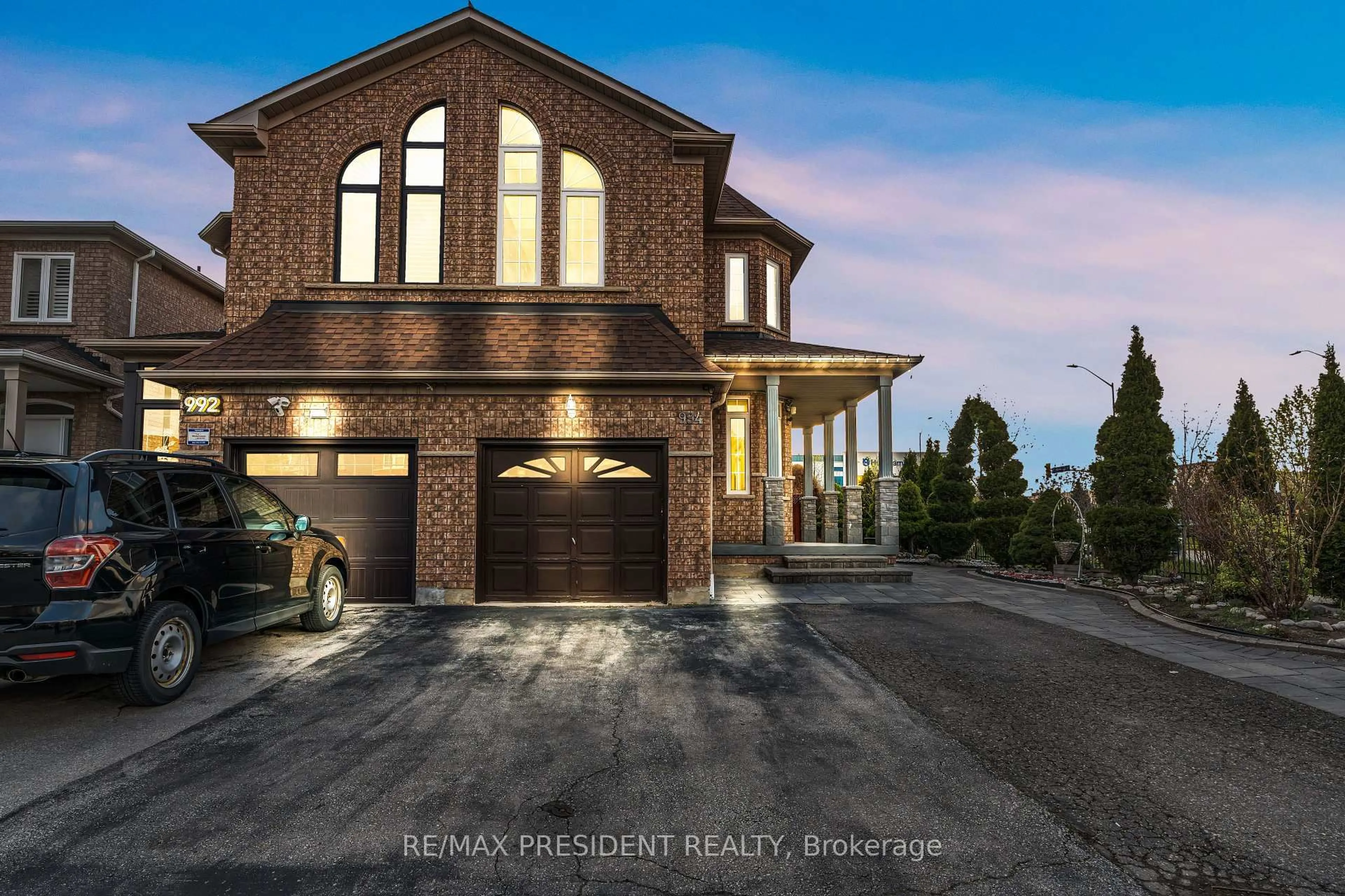 Home with brick exterior material, street for 994 Ledbury Cres, Mississauga Ontario L5V 2P7