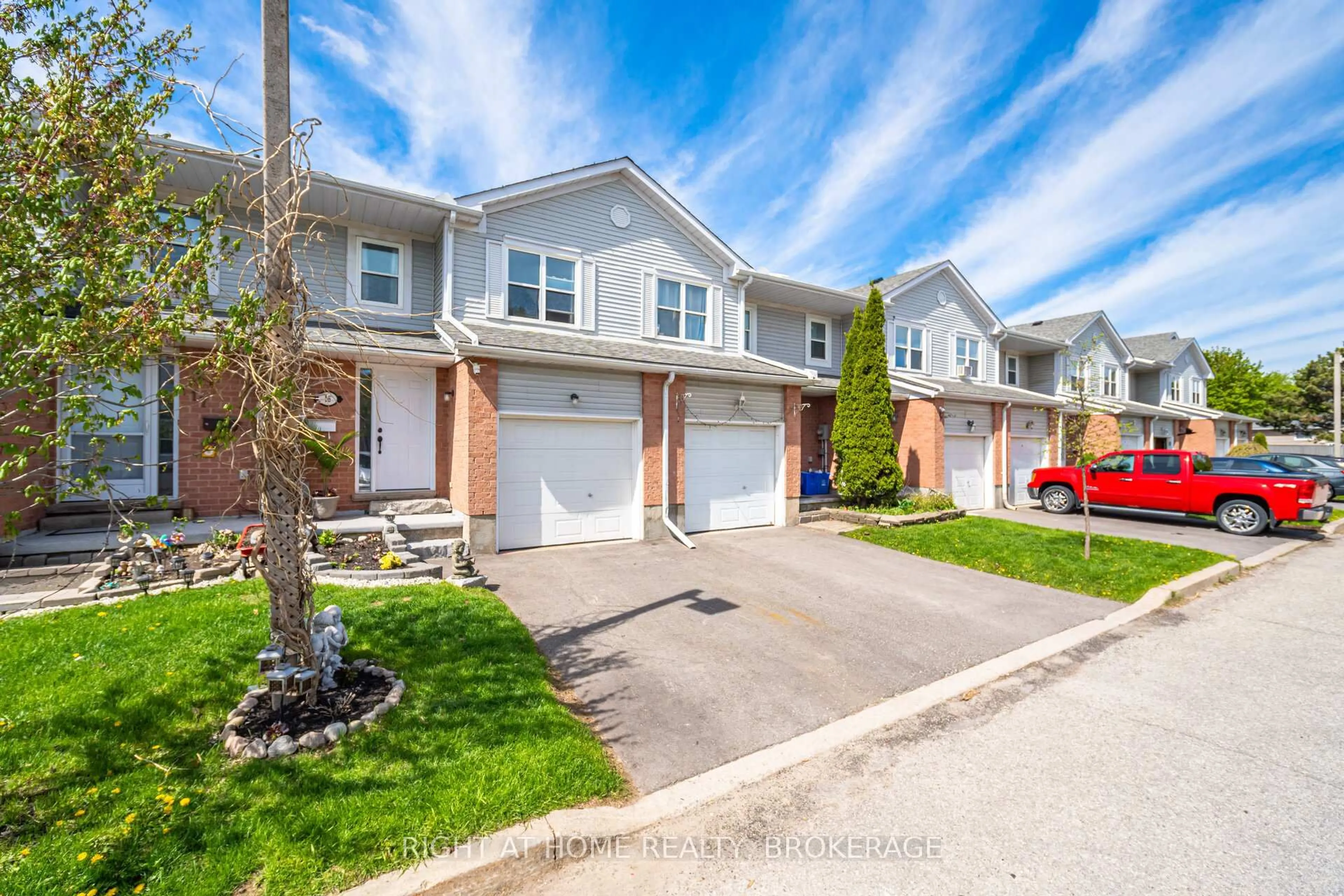 A pic from outside/outdoor area/front of a property/back of a property/a pic from drone, street for 100 Century Dr #16, Orangeville Ontario L9W 4L2