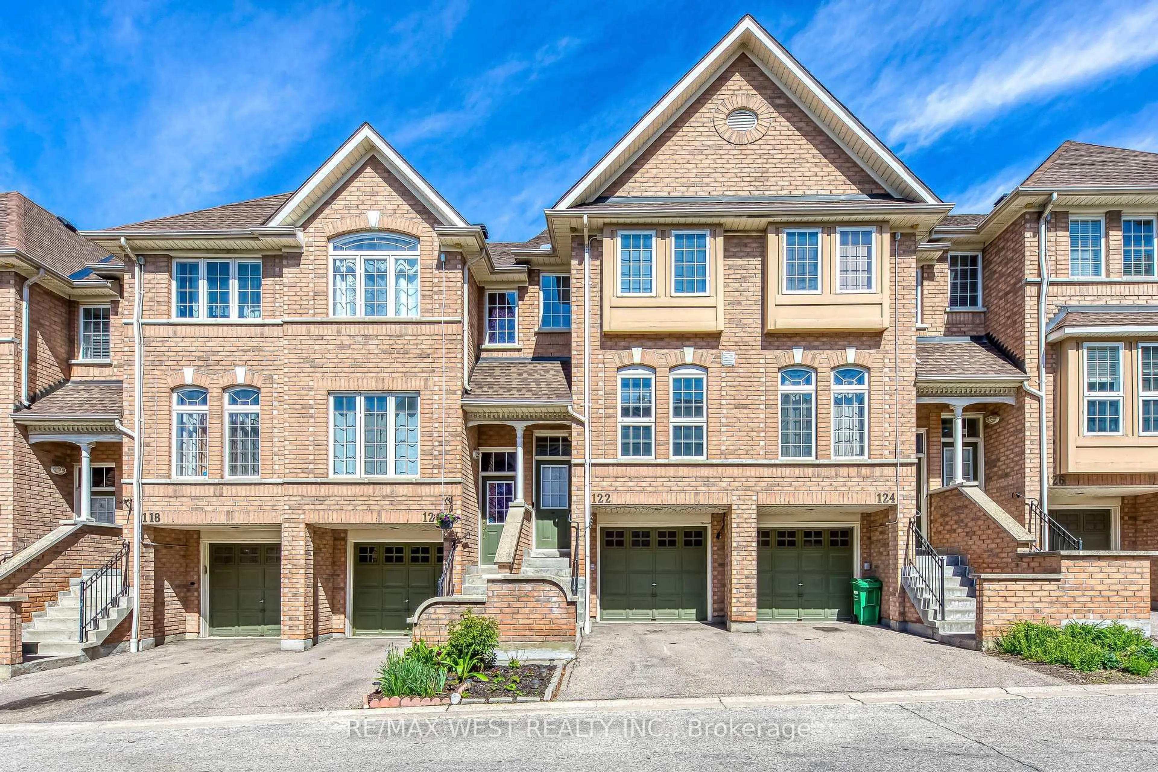 Home with brick exterior material, street for 50 Strathaven Dr #122, Mississauga Ontario L5R 4E7